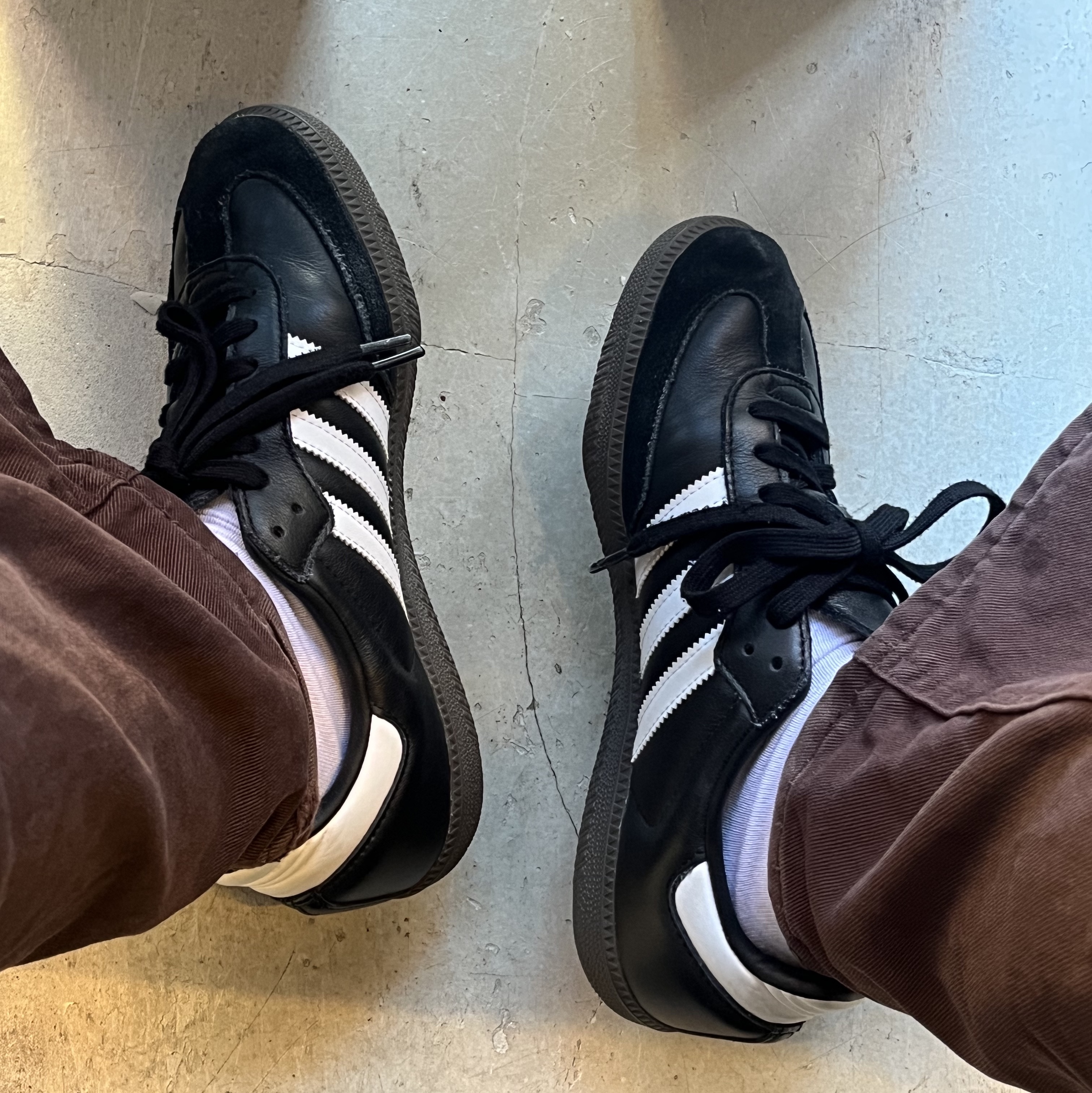 Adidas Samba OG Black White Gum 착용 스타일