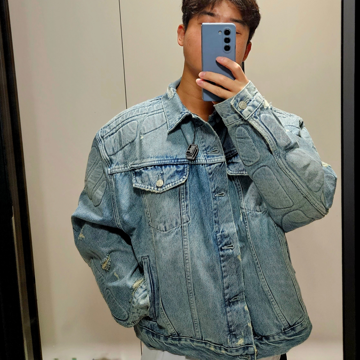 Yeezy Gap Engineered By Balenciaga Padded Denim Jacket Blue 착용 스타일 - 2