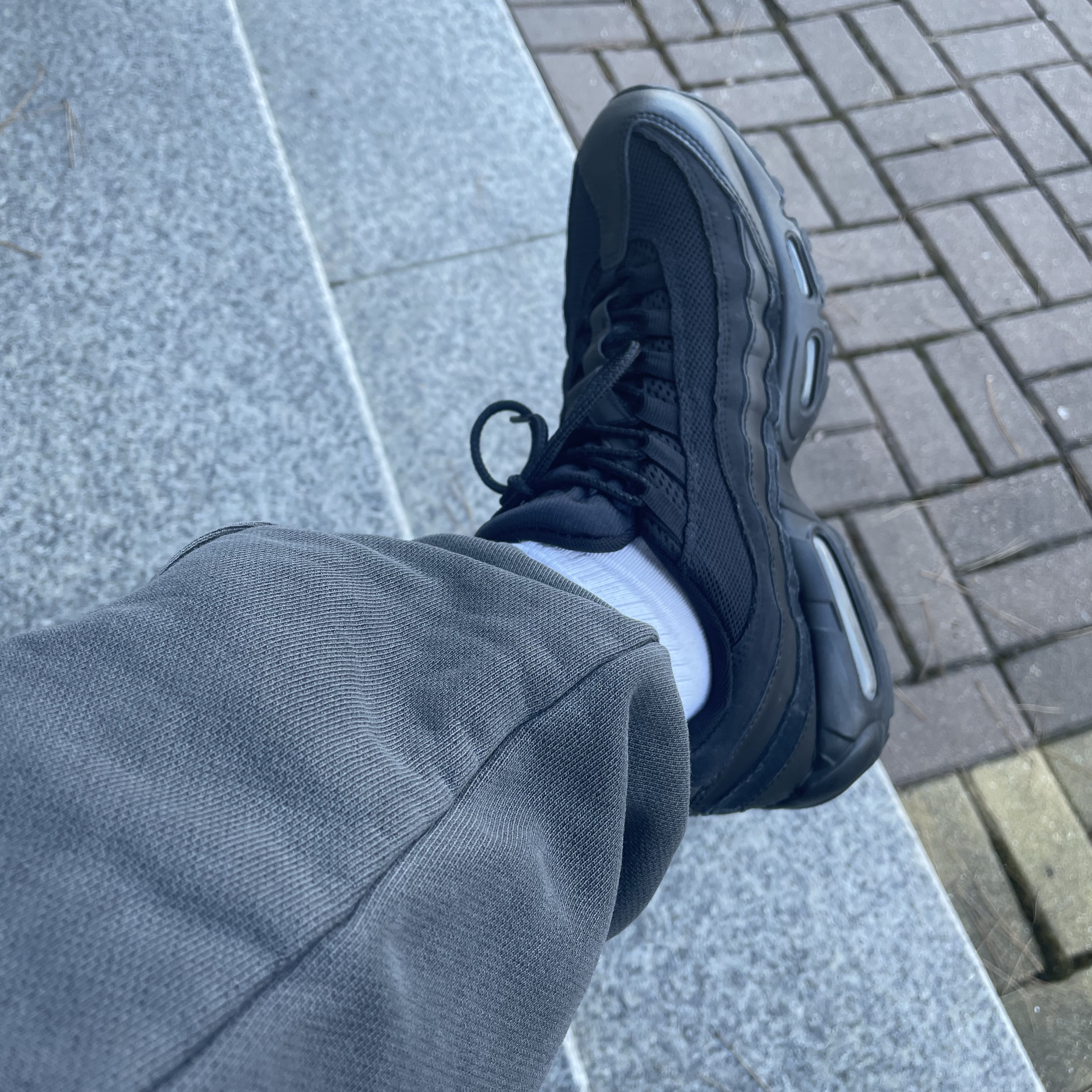 Nike Air Max 95 Essential Triple Black 2020 착용 스타일