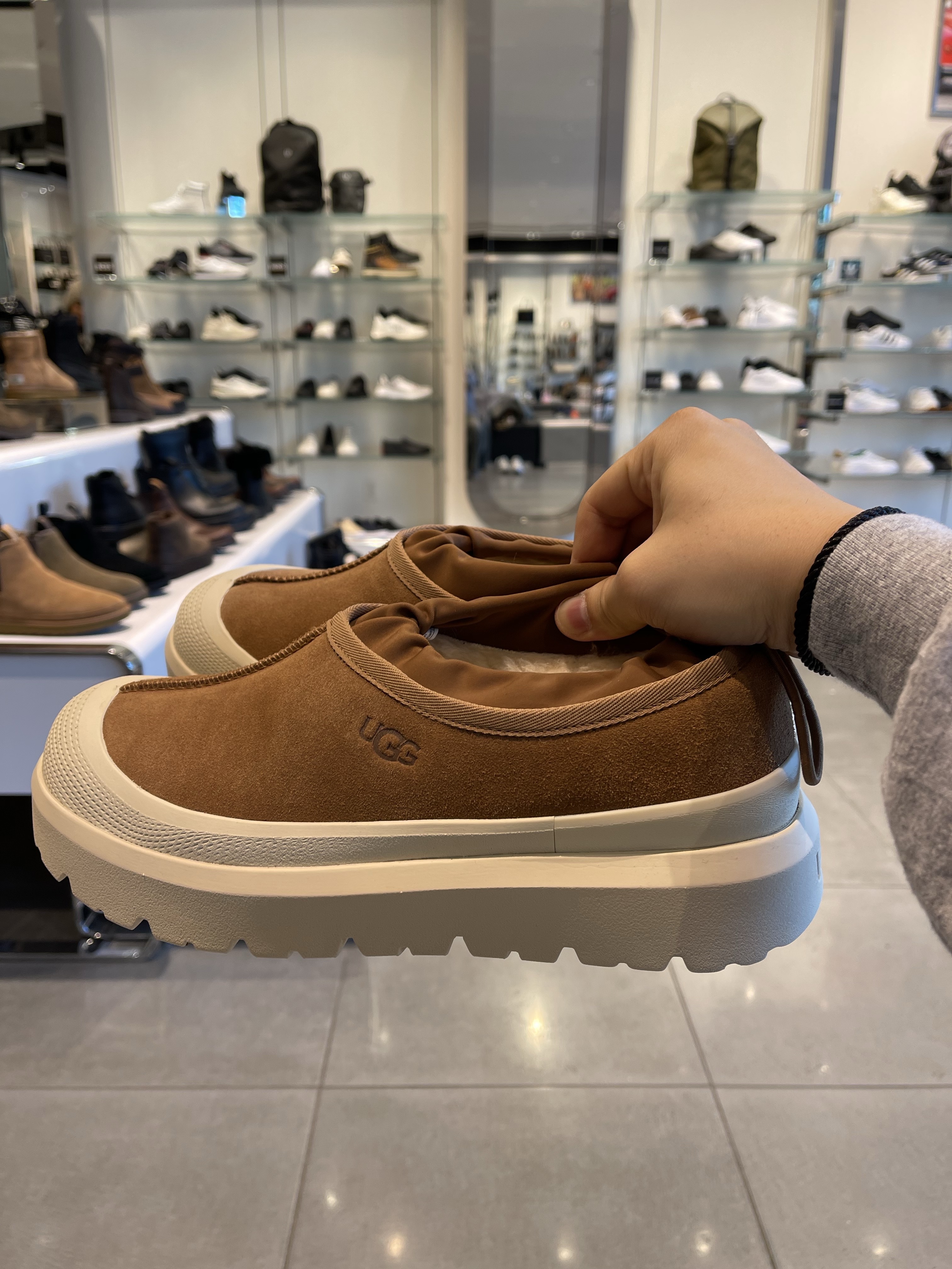 UGG Tasman Weather Hybrid Chestnut Whitecap, Asics Gel-Kayano 14 Cream Black 착용 스타일 - 2