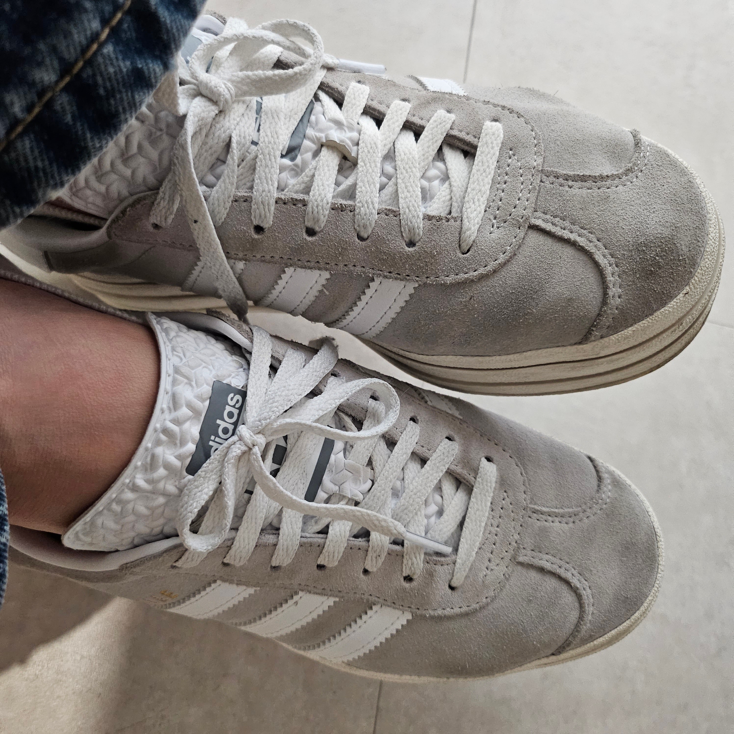 (W) Adidas Gazelle Bold Grey Cloud White 착용 스타일