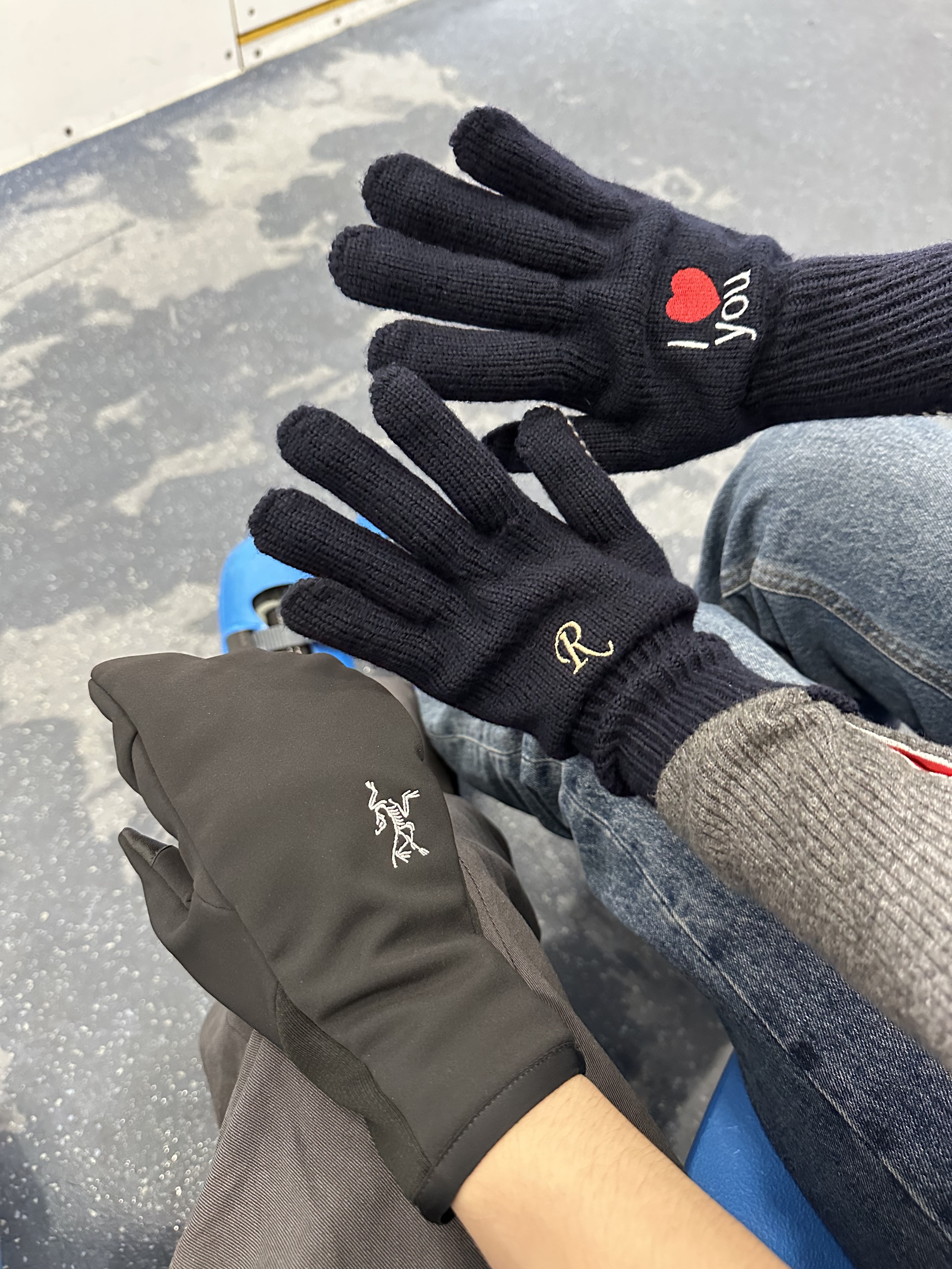 Arc'teryx Venta Mitten Gloves Black 착용 스타일 - 1