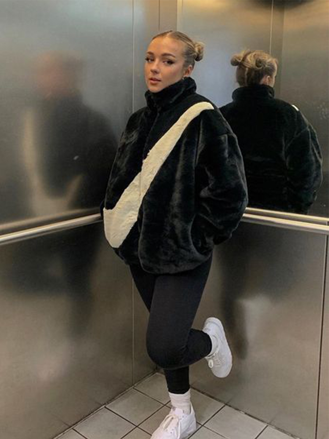 (W) Nike NSW Faux Fur Jacket Fossil - Asia, (W) Nike NSW Faux Fur Jacket Black - Asia 착용 스타일 - 5