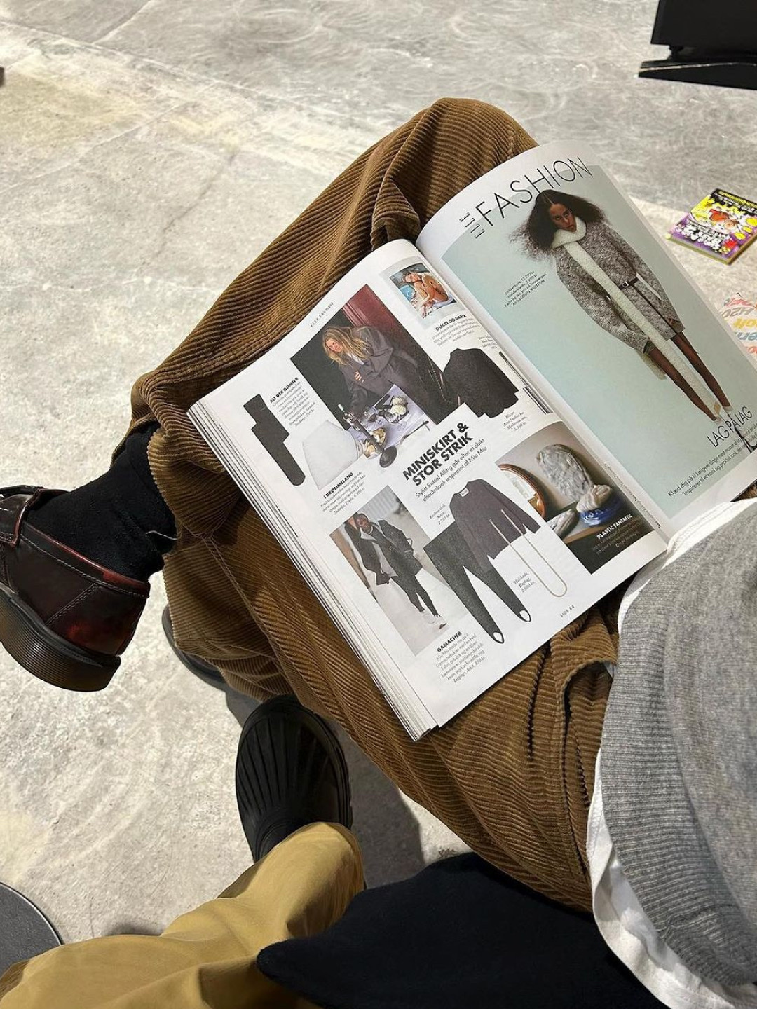Thevinylhouse Corduroy Pants Khaki, The Museum Visitor Corduroy Suede Carpenter Pants Brown 착용 스타일 - 4