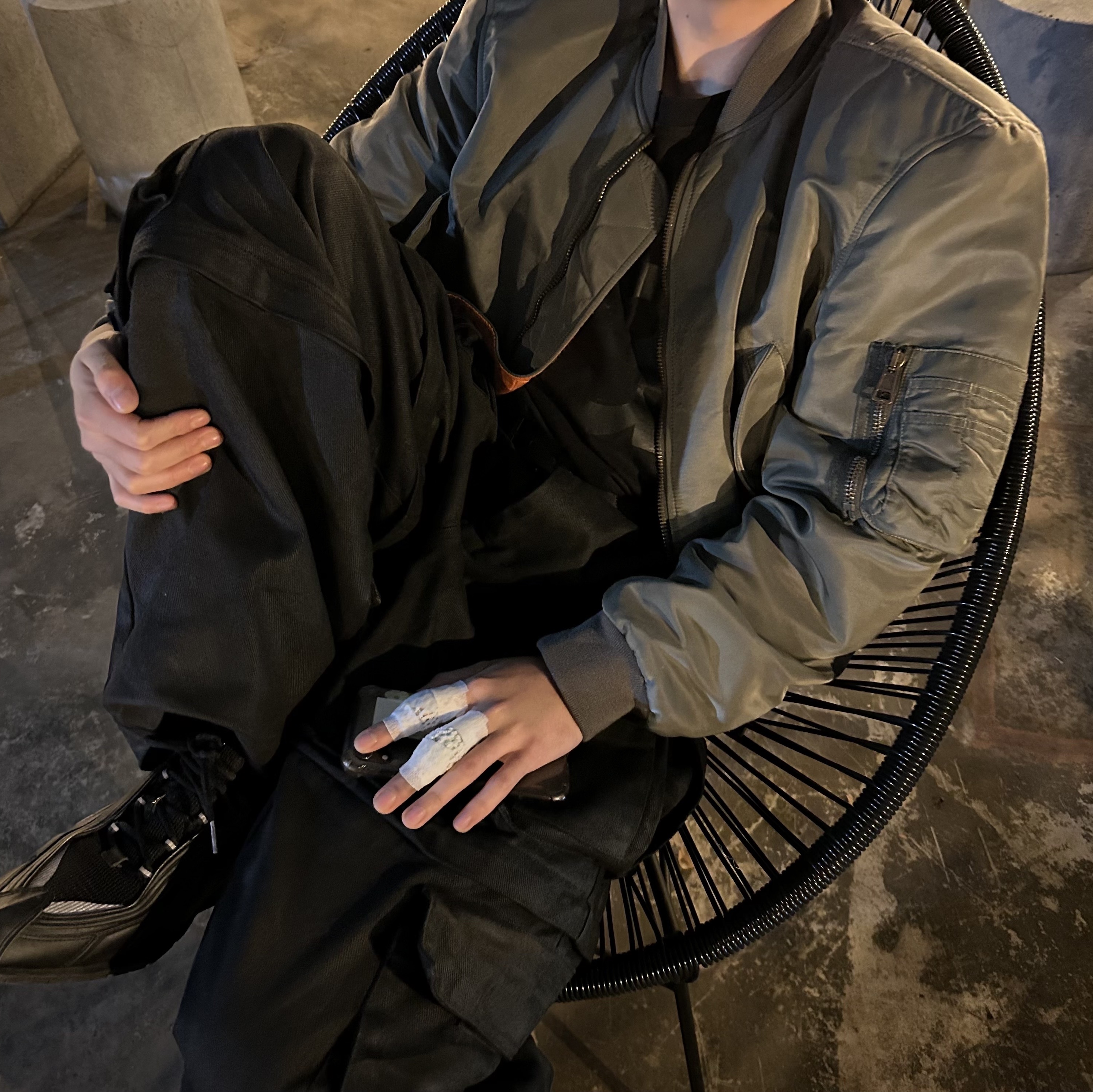 Nike x Martine Rose Shox MR4 Black, Project G/R Oversized Convertible Cargo Pants Coated Black 착용 스타일