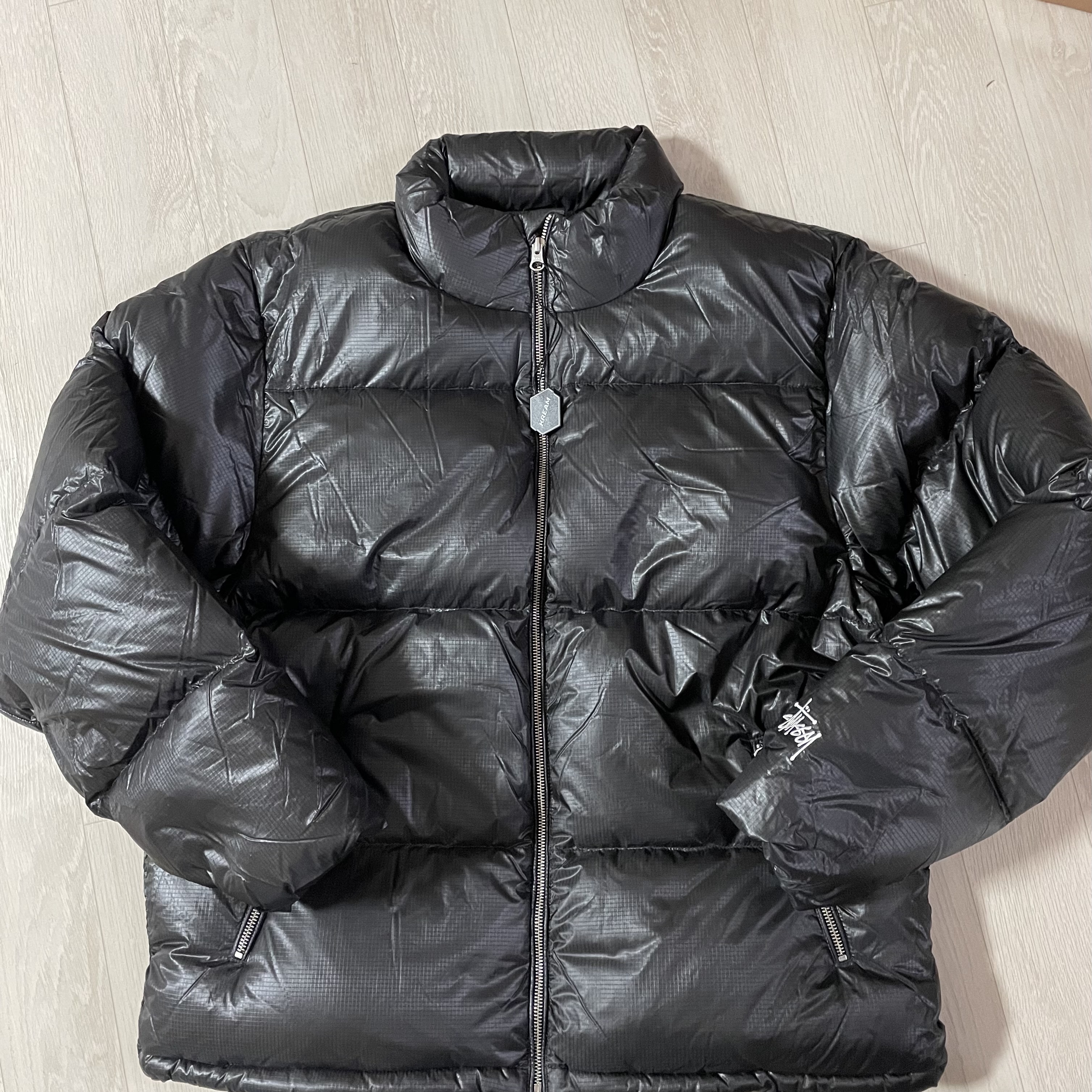 Stussy Down Puffer Parachute Ripstop Charcoal 착용 스타일 - 1