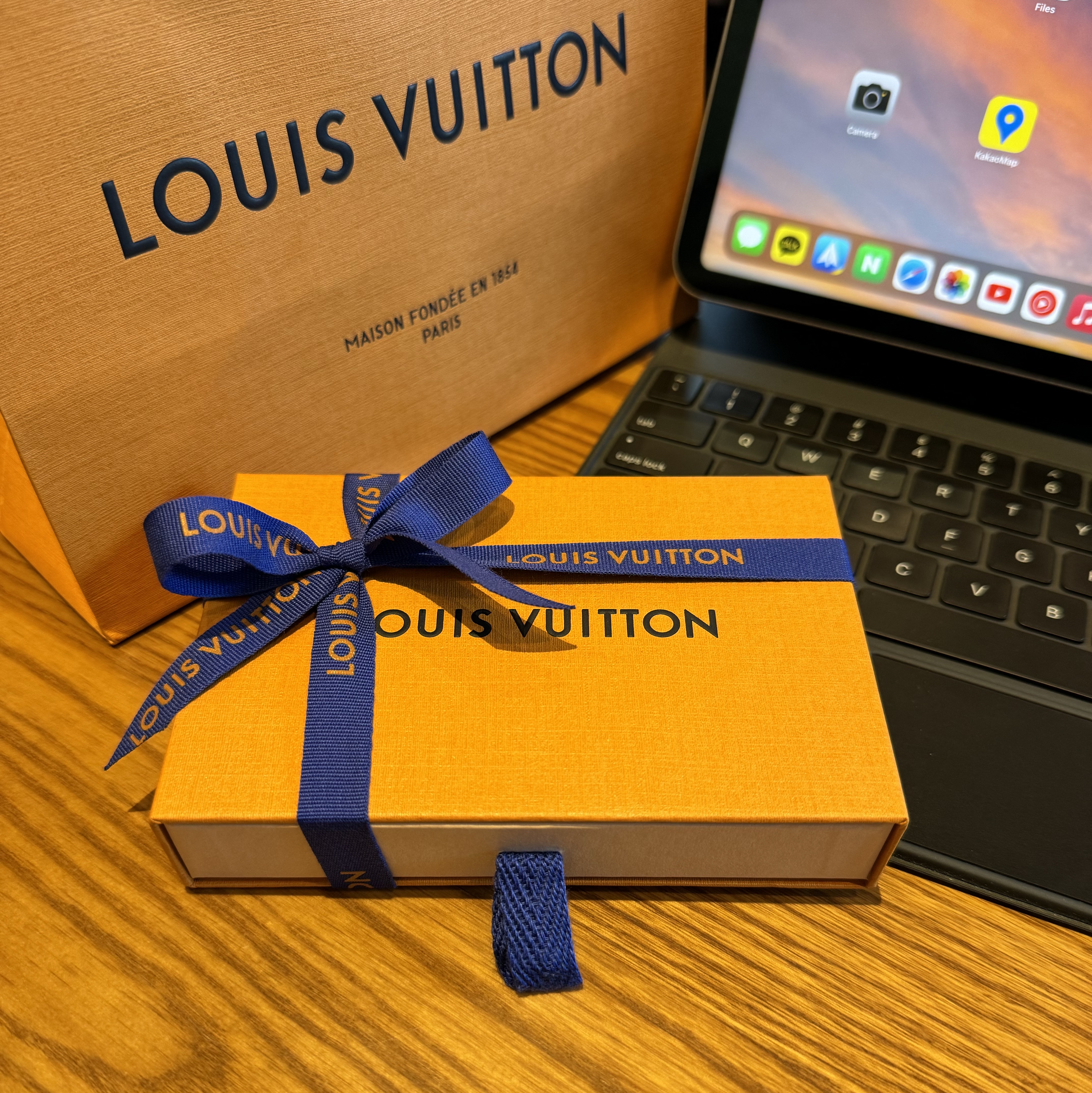 Louis Vuitton Envelope Business Card Holder Monogram 착용 스타일 - 2