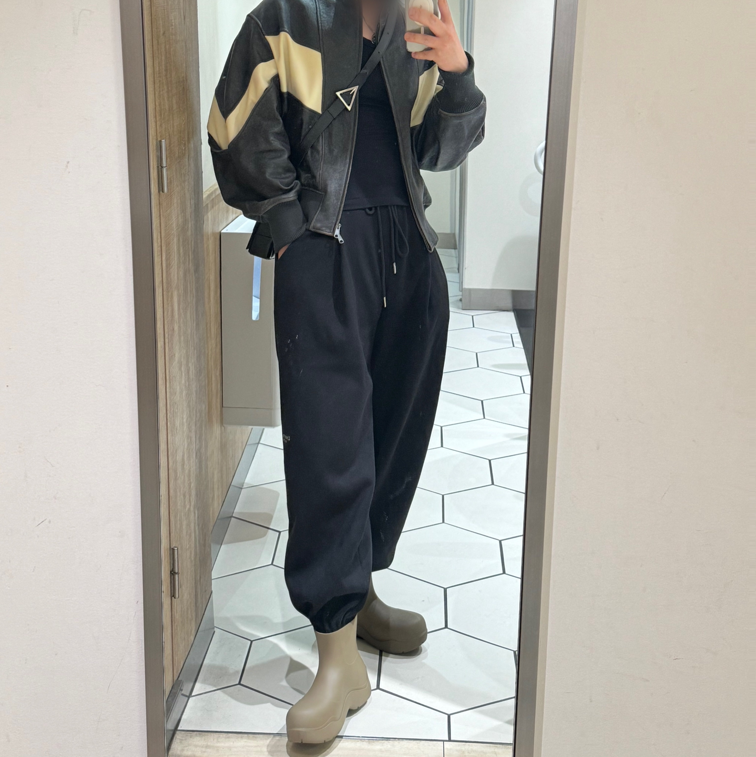 Undermycar Mu.03 Anti Fxxking Logo Play Oversized Sweat Jogger Black 착용 스타일