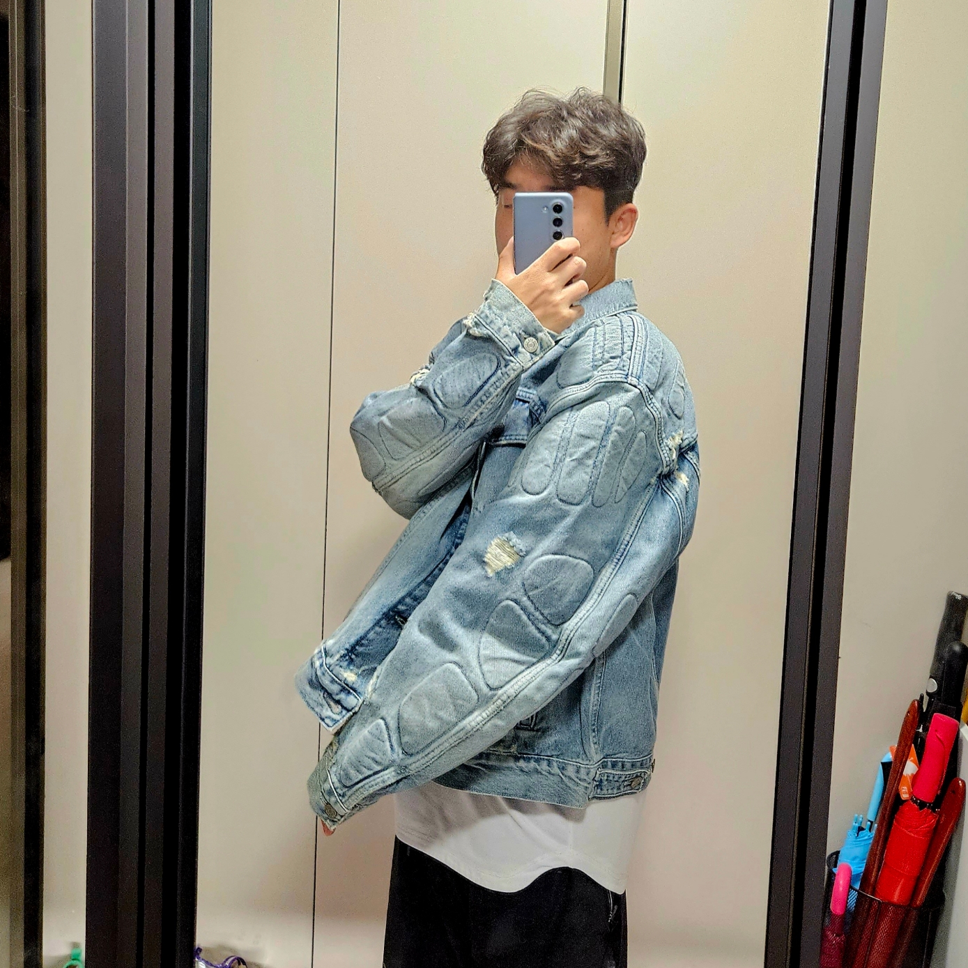 Yeezy Gap Engineered By Balenciaga Padded Denim Jacket Blue 착용 스타일 - 3