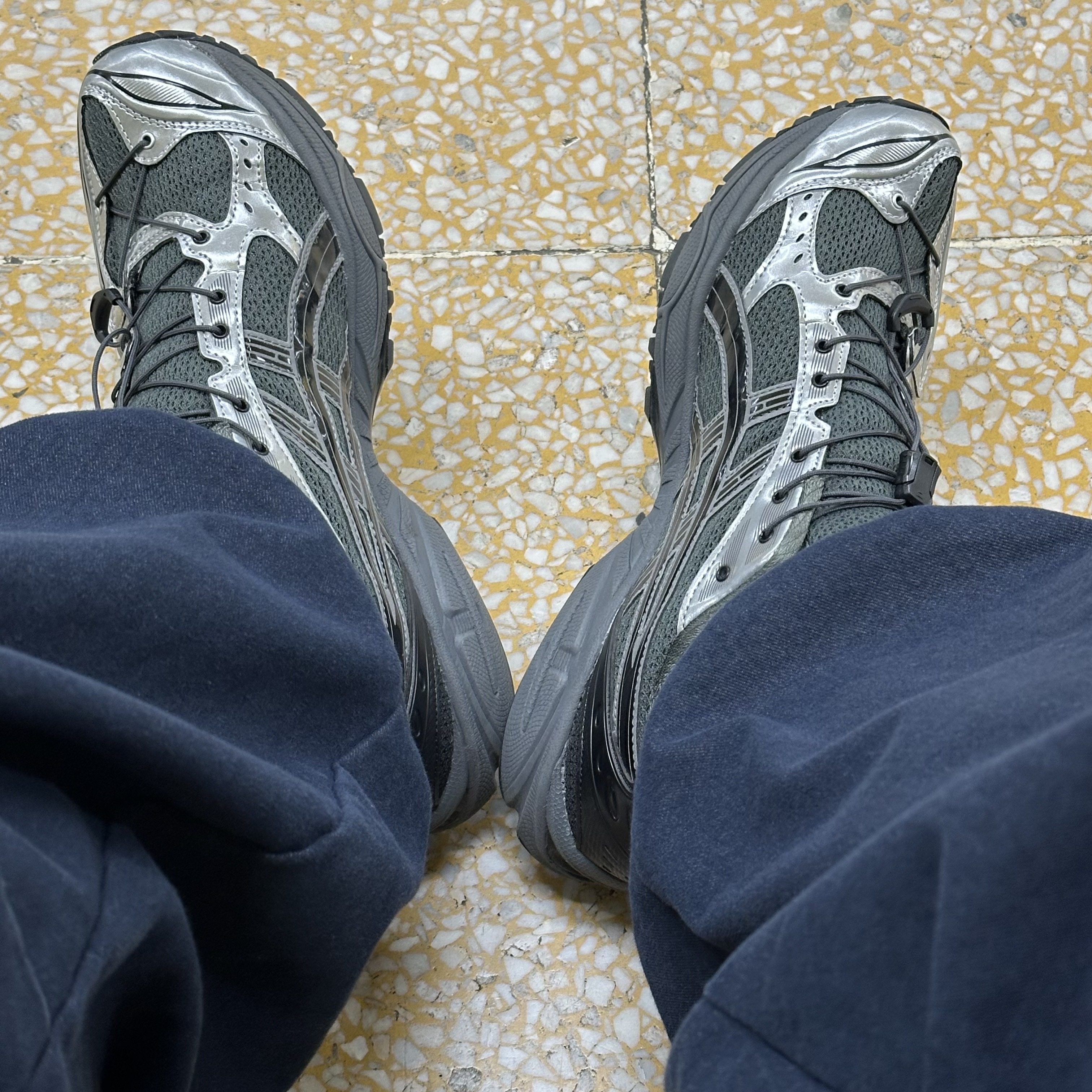Asics x Unaffected Gel-Kayano 14 Silver Moon 착용 스타일 - 1