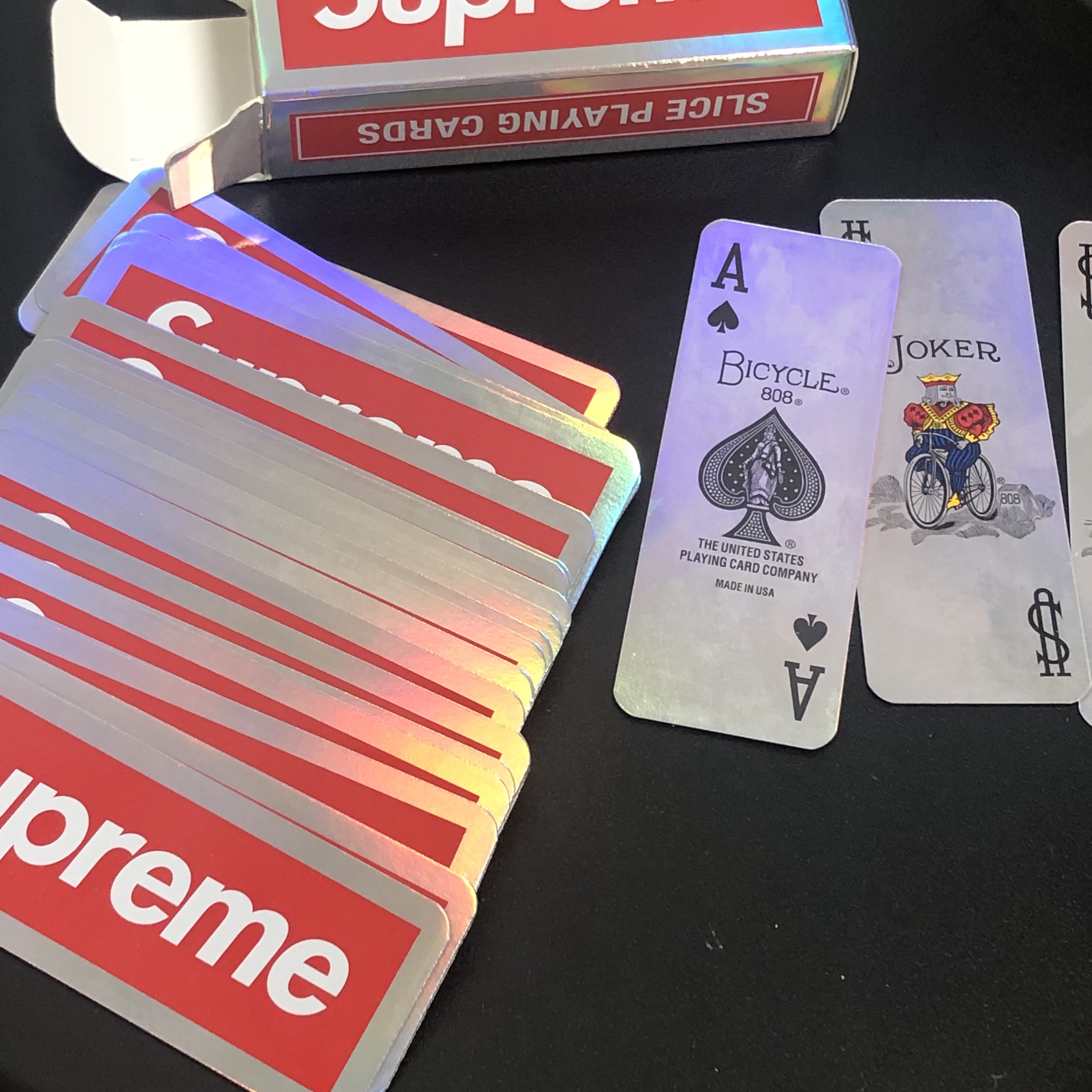 Supreme x Bicycle Holographic Slice Cards Holographic - 23FW 착용 스타일