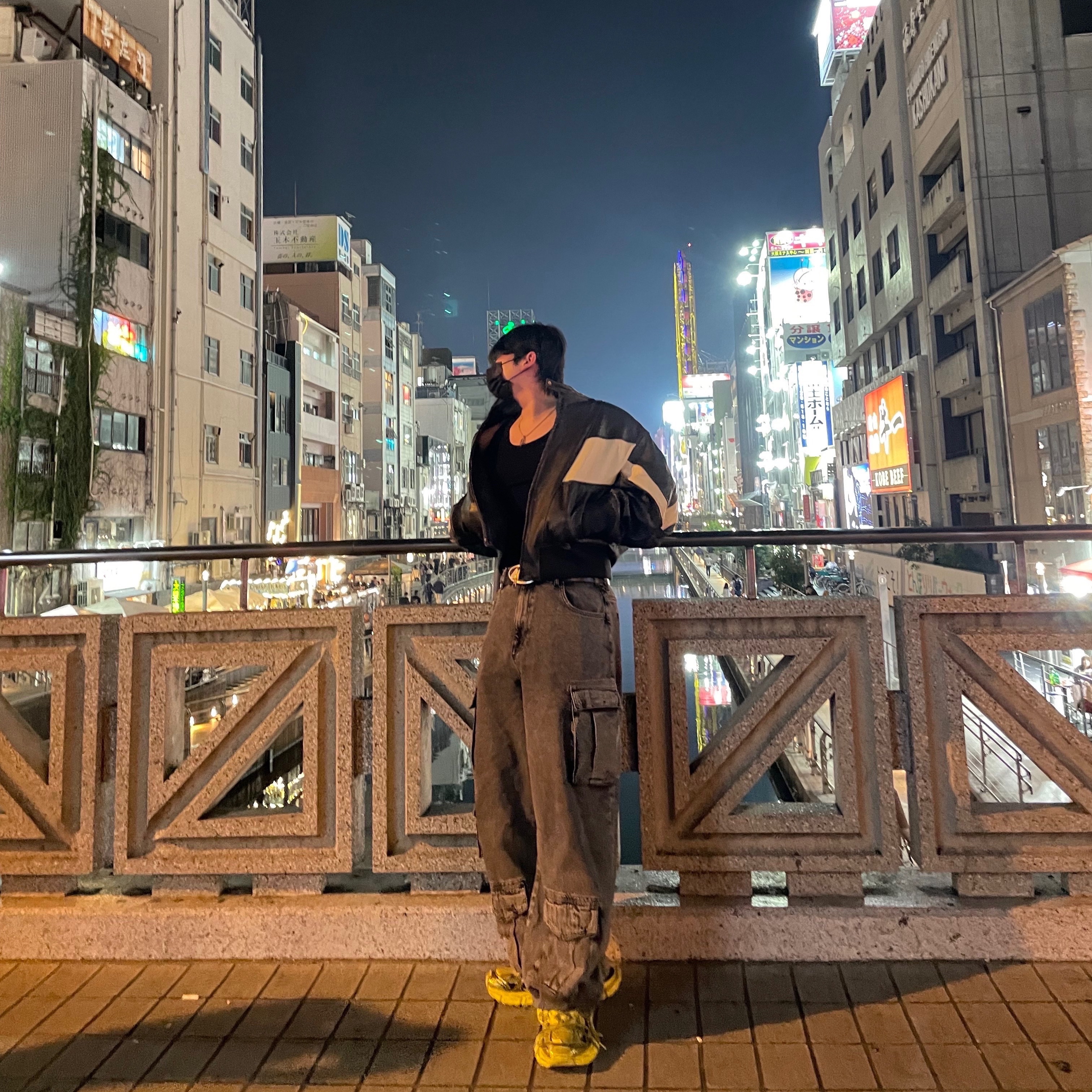 Balenciaga 3XL Sneakers Yellow Black 착용 스타일