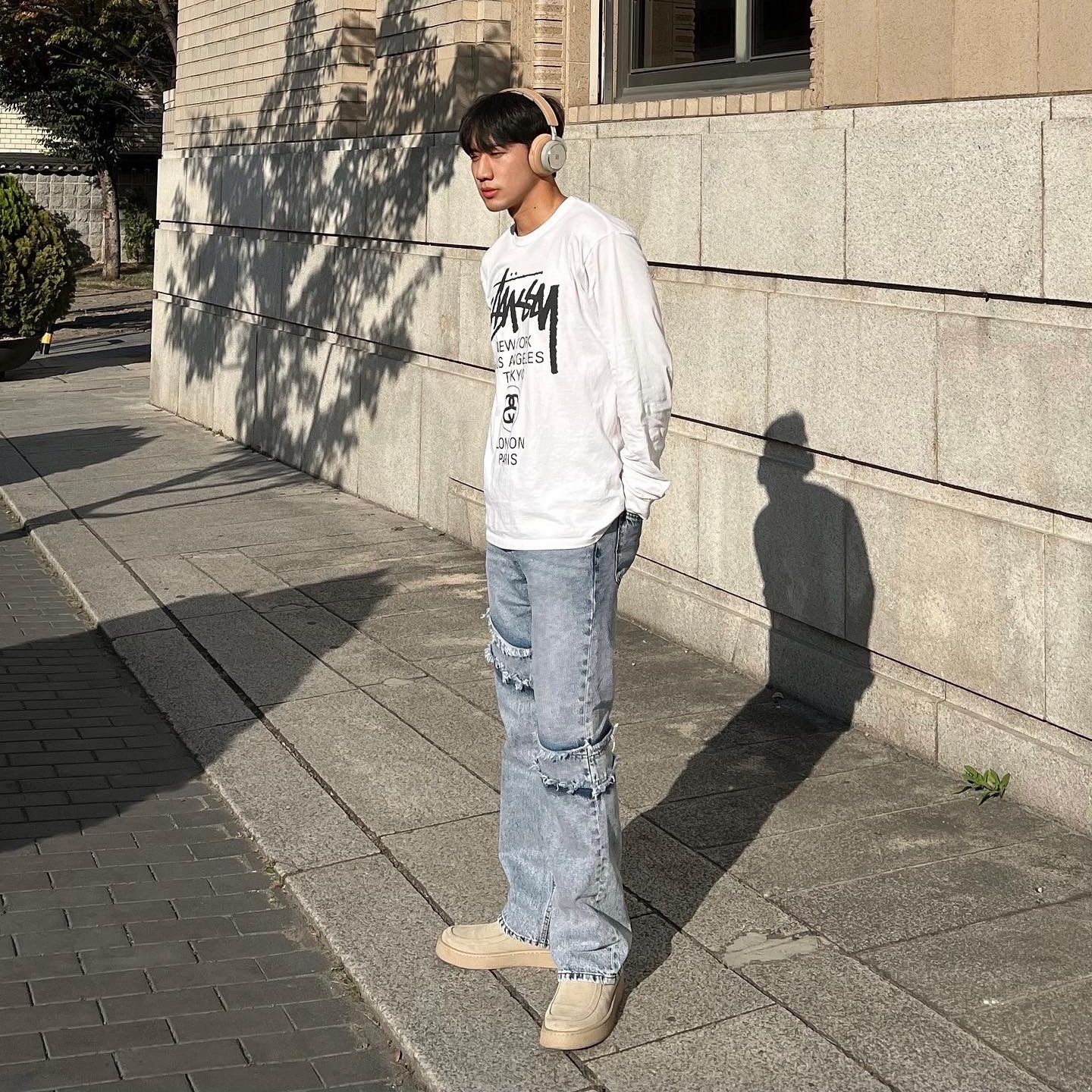 Stussy World Tour LS T-Shirt White 착용 스타일 - 1