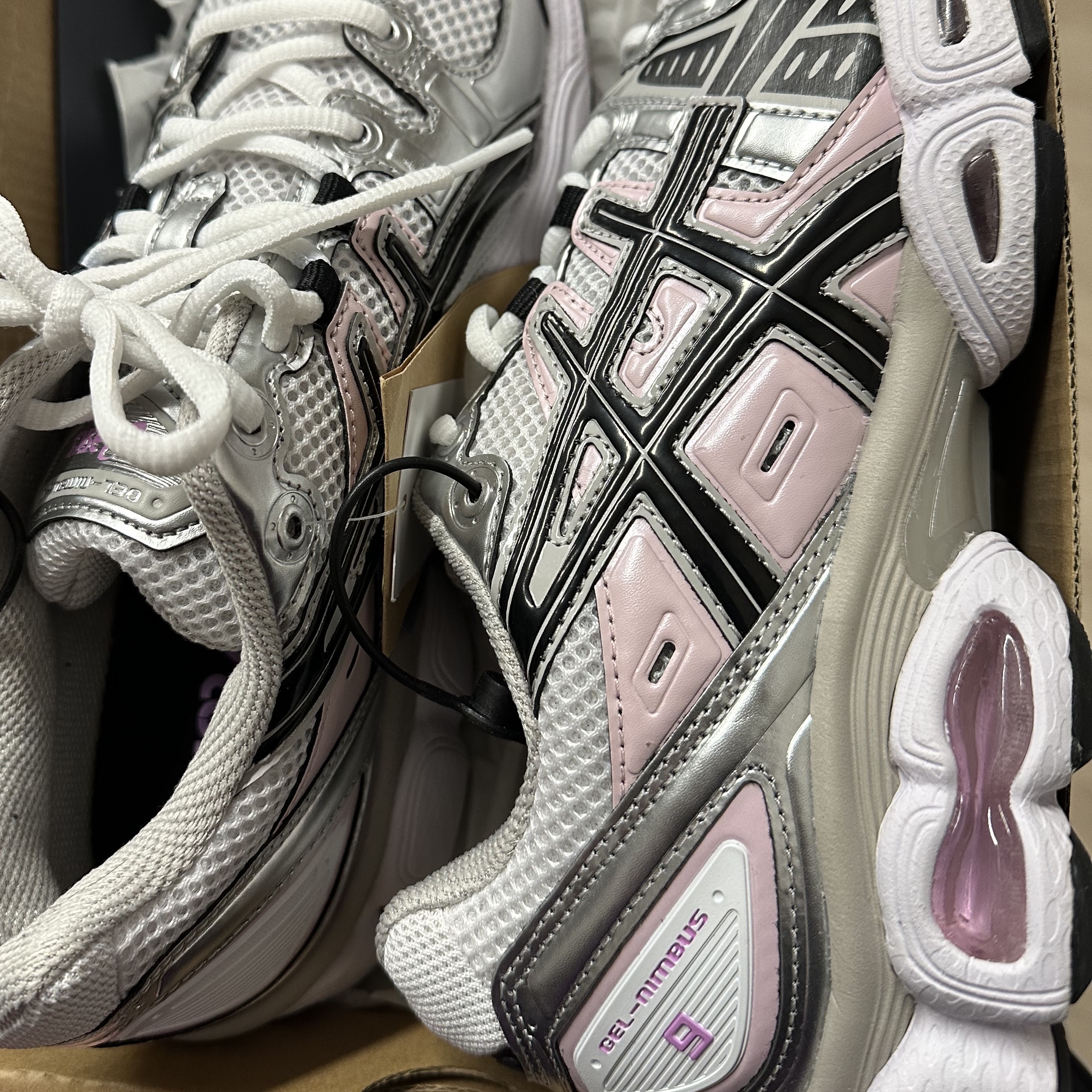 (W) Asics Gel-Nimbus 9 White Black 착용 스타일