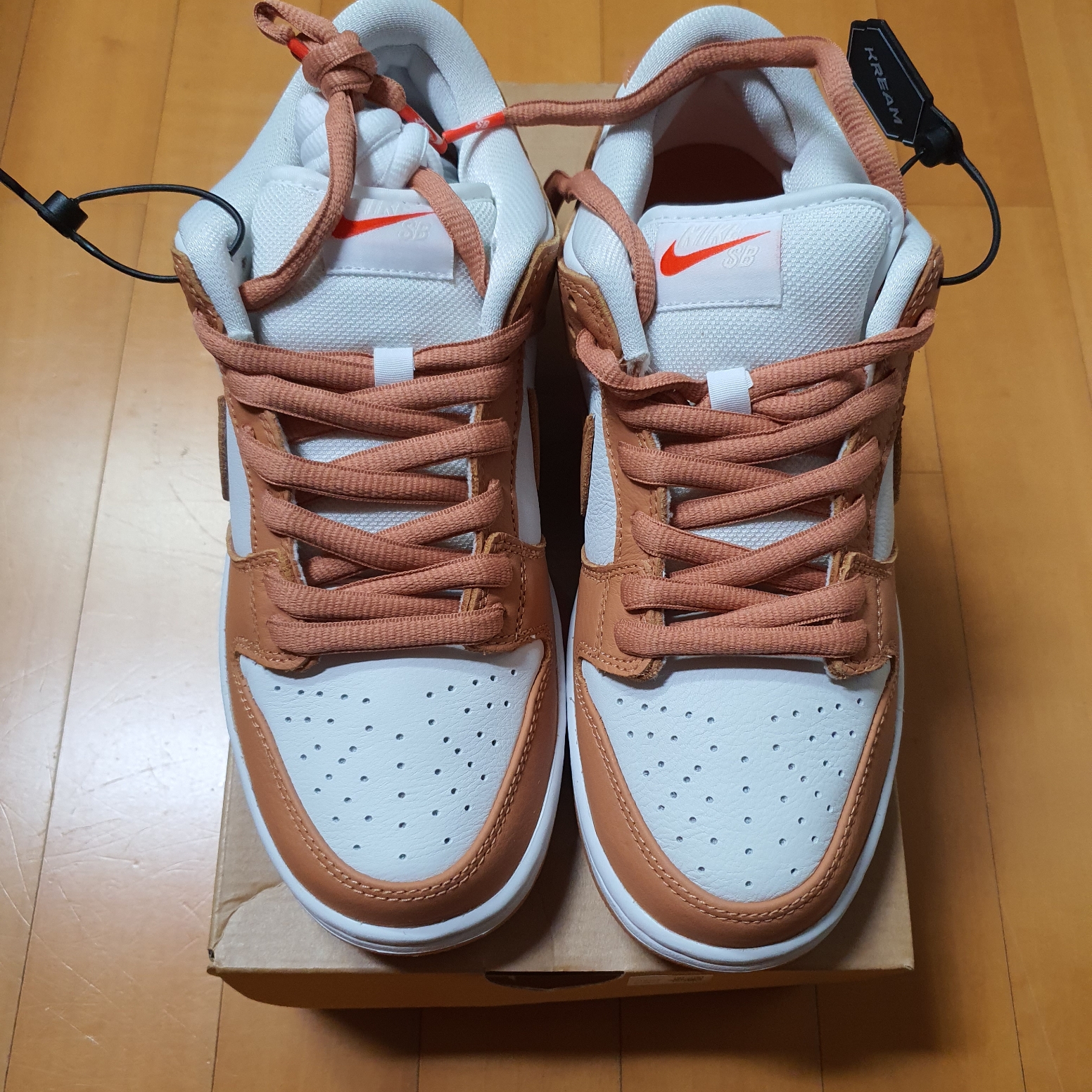 Nike SB Dunk Low Pro Light Cognac 착용 스타일