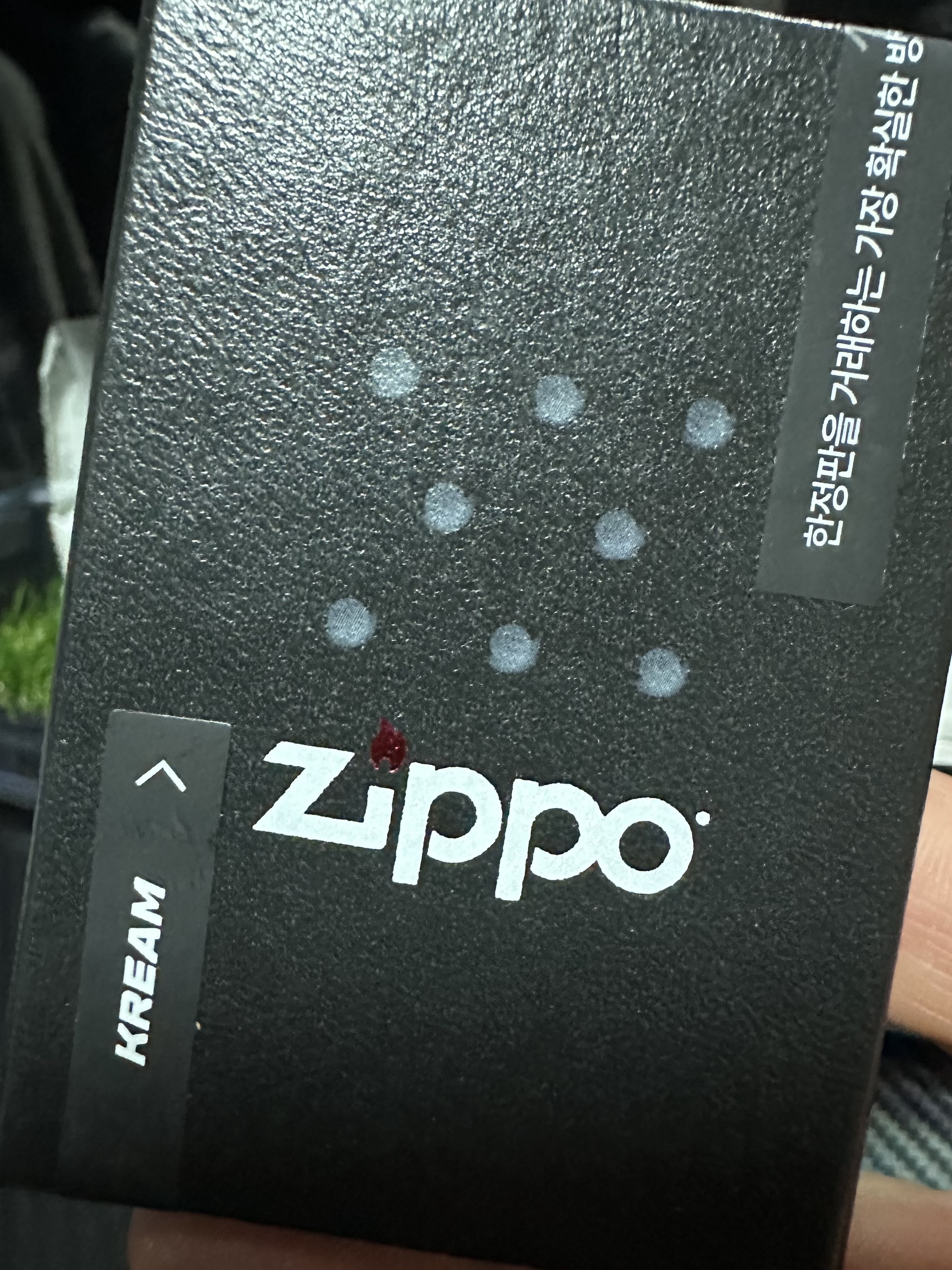 Supreme Logo Zippo Red 착용 스타일 - 5