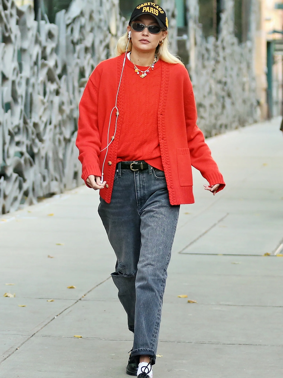 (W) Vivienne Westwood Bea Cardigan Red, Play Comme des Garcons Black Heart Knit Cardigan Grey 착용 스타일 - 7