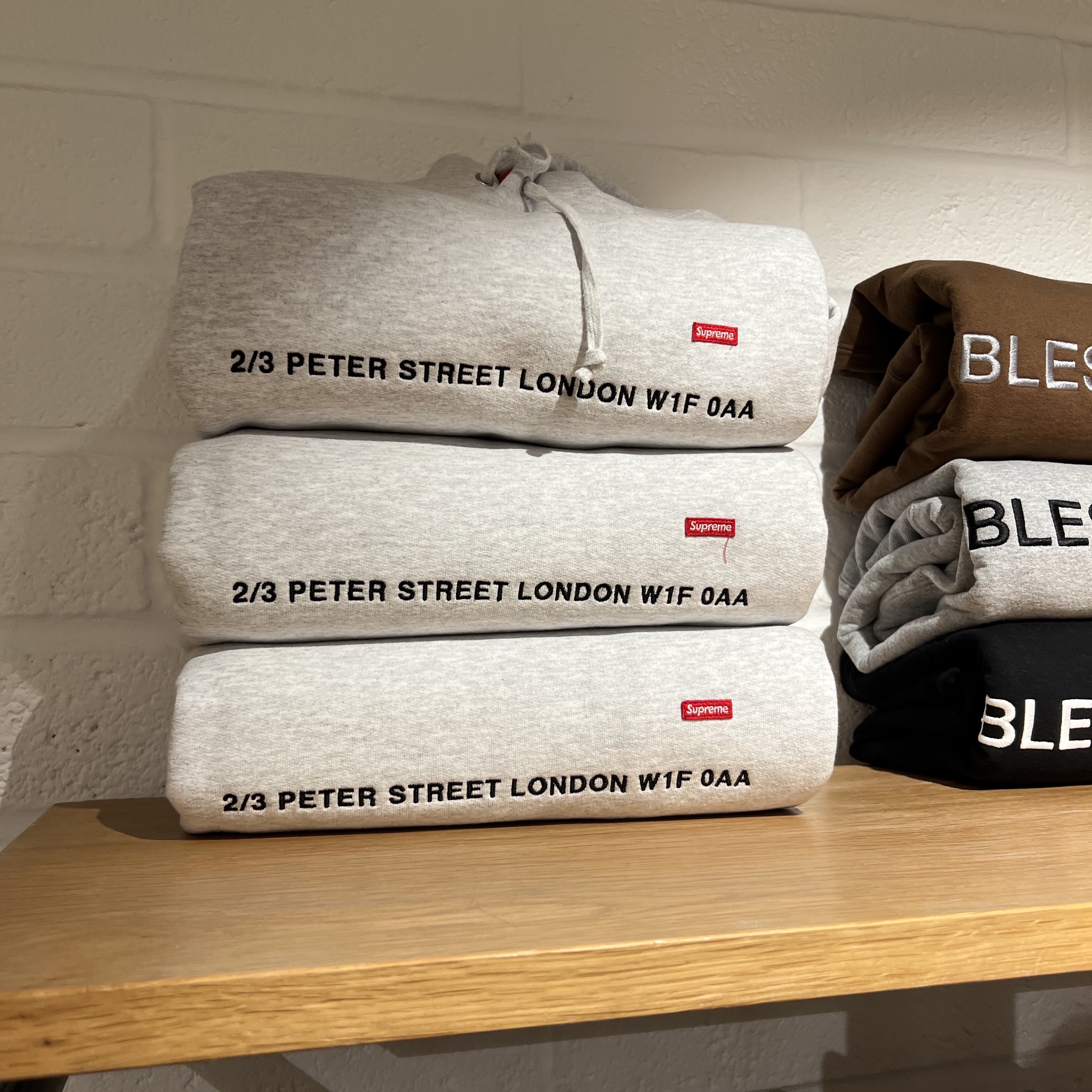 Supreme London Shop Small Box Hooded Sweatshirt Ash Grey - 23FW 착용 스타일 - 1