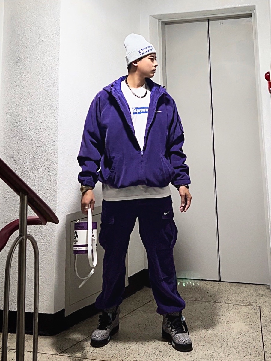 Supreme New Era Box Logo Beanie Heather Grey - 19FW, Supreme Seoul Box Logo T-Shirt White - 23FW 착용 스타일 - 2