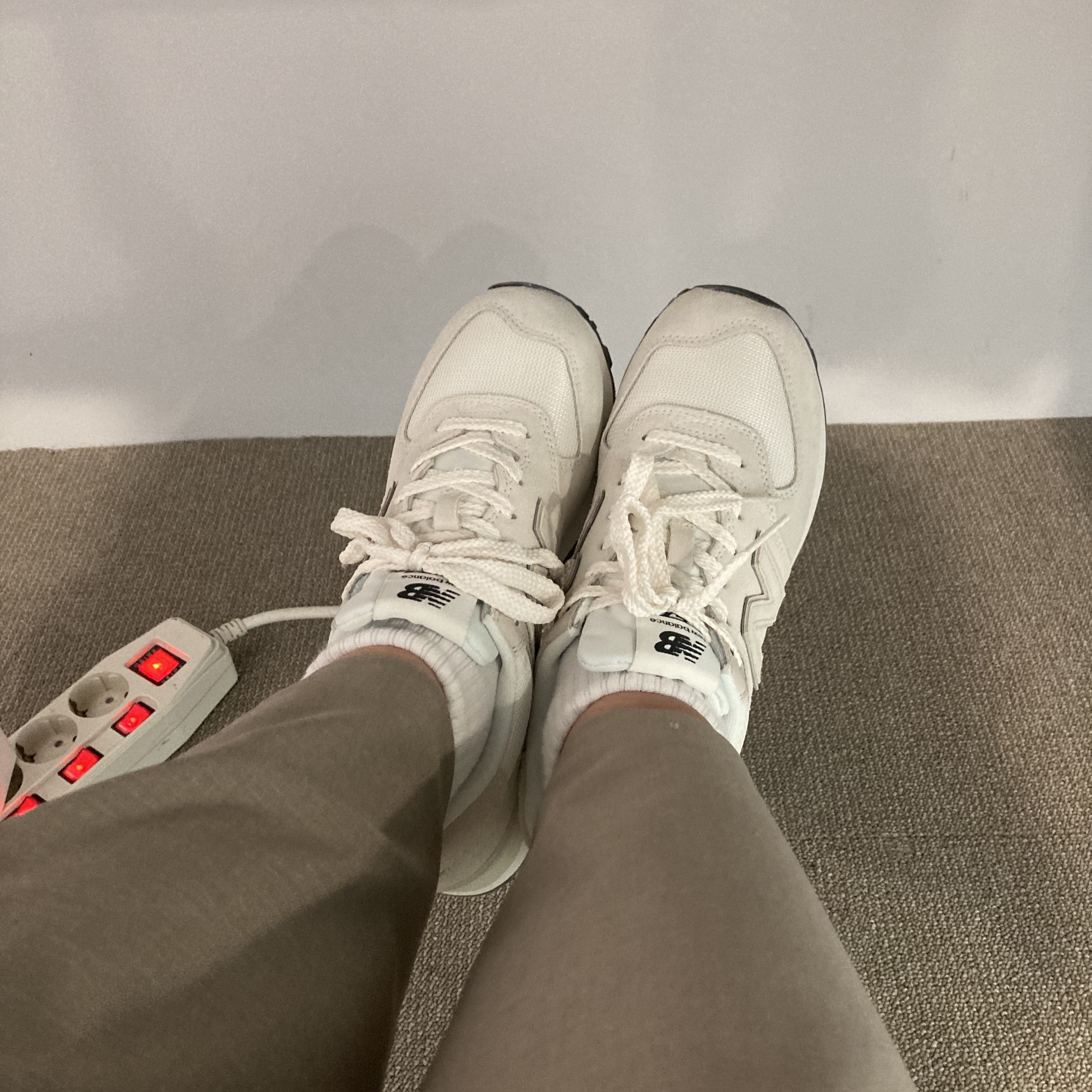 New Balance 574 Classics Reimagined White 착용 스타일