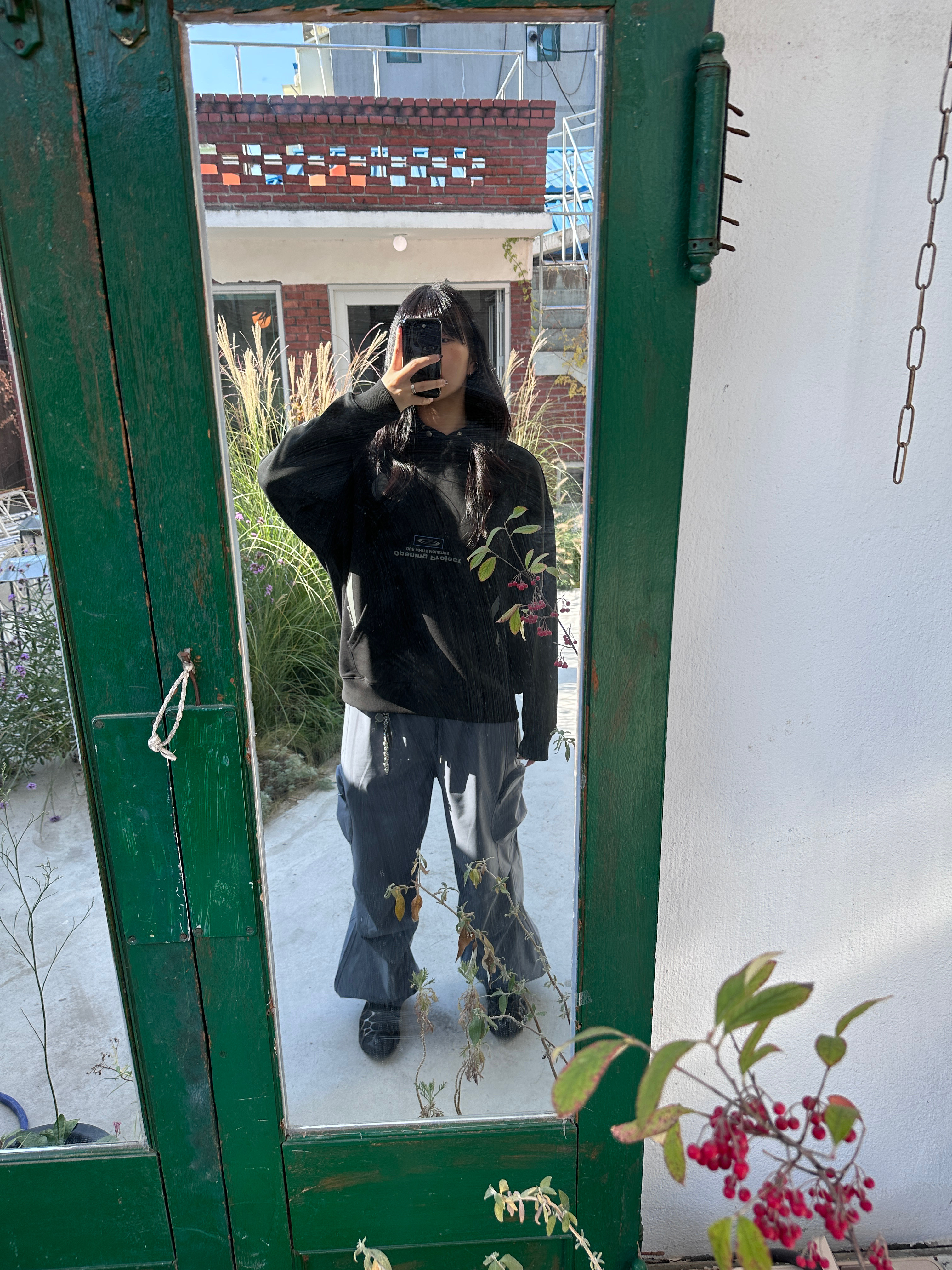Opening Project Team Play Hoodie Black, Art of Field Egg Pocket Parachute Pants Dusty Blue 착용 스타일 - 2