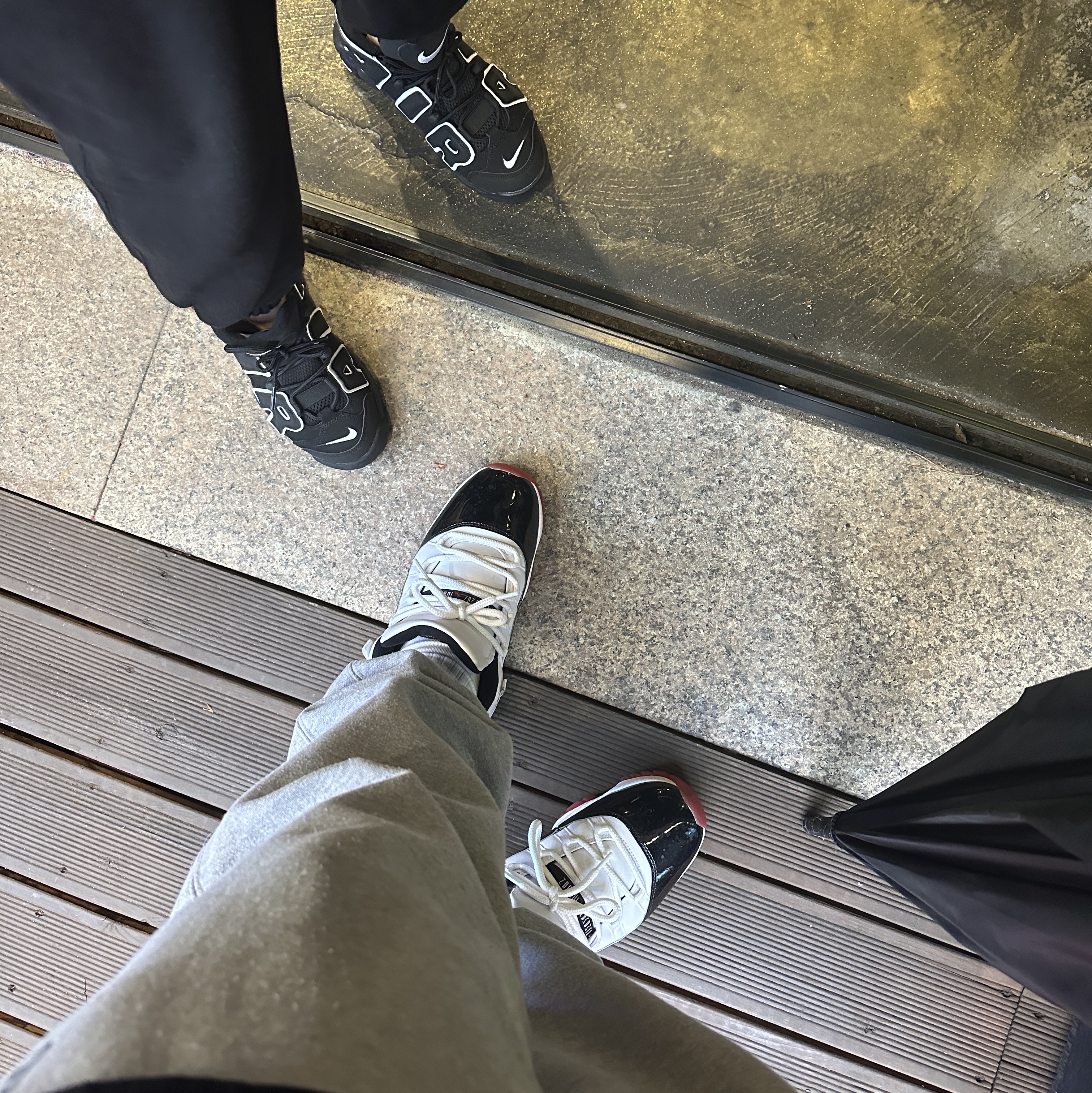 Jordan 11 Retro Low Concord Bred, (GS) Nike Air More Uptempo Black White 2020 착용 스타일