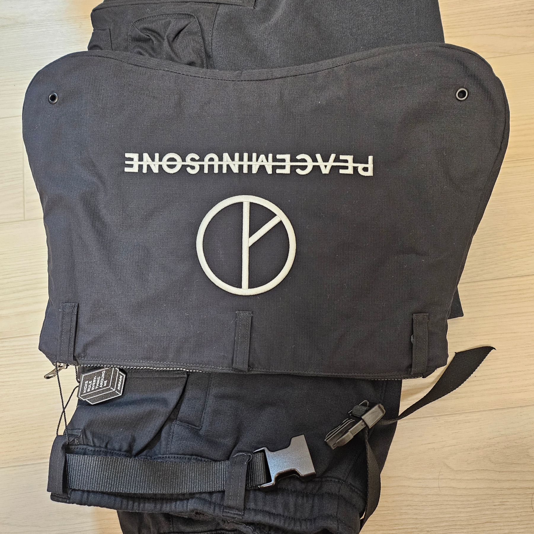 Nike x Peaceminusone Wide Pants Black (DR0096-010) 착용 스타일