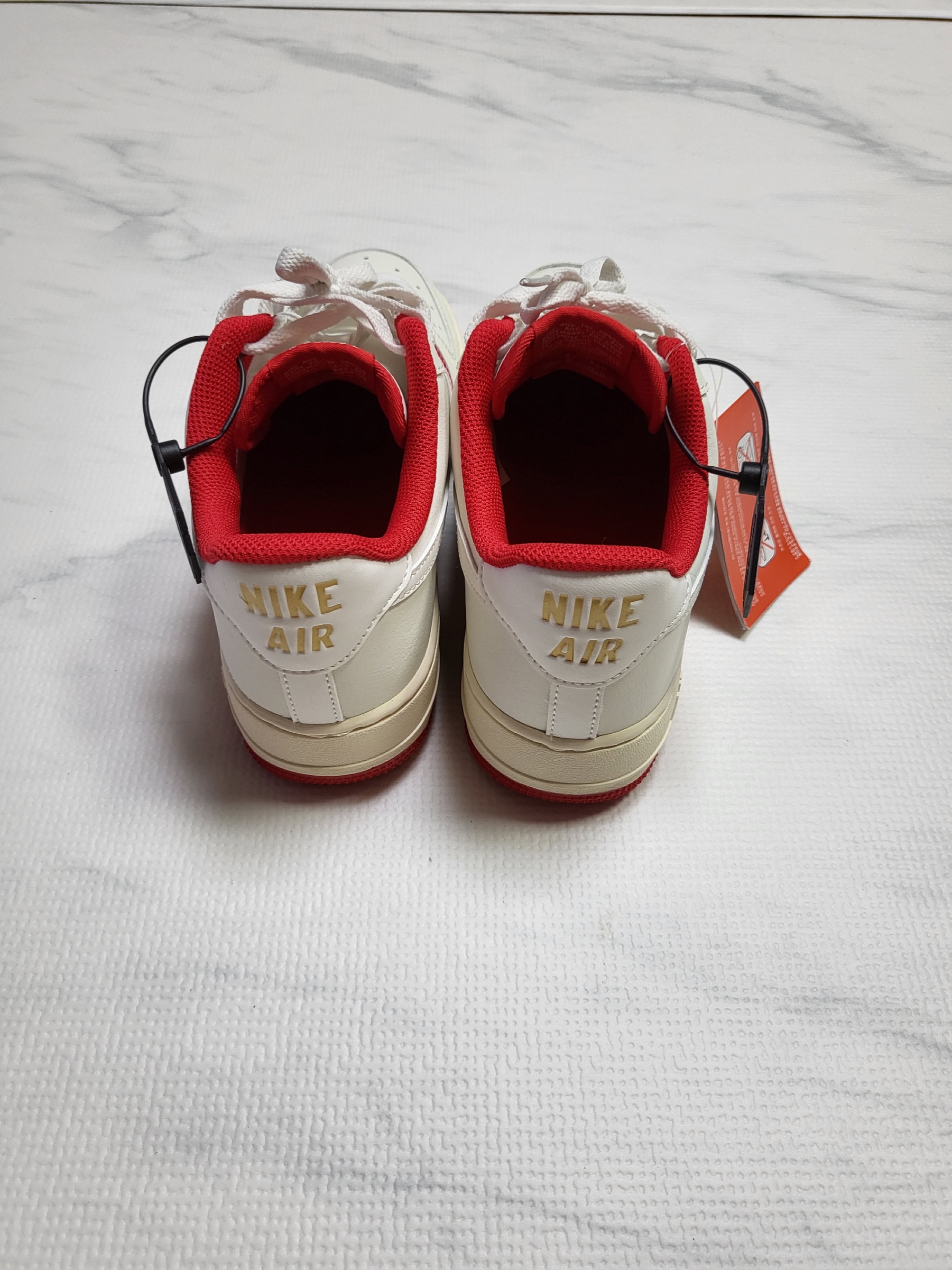 Nike Air Force 1 '07 Sail University Red 착용 스타일 - 3