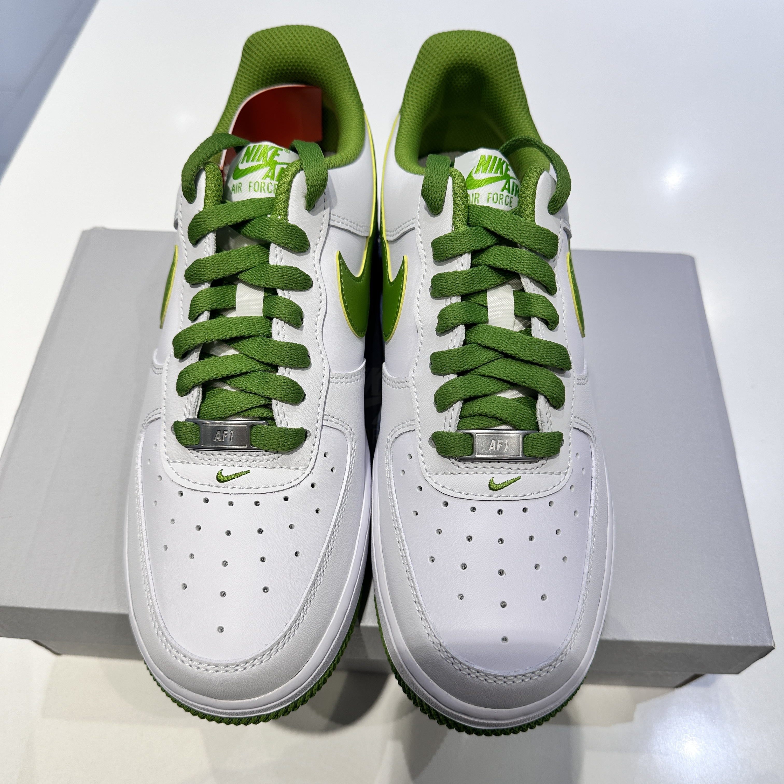 Nike Air Force 1 Low '07 White Chlorophyll 착용 스타일 - 1