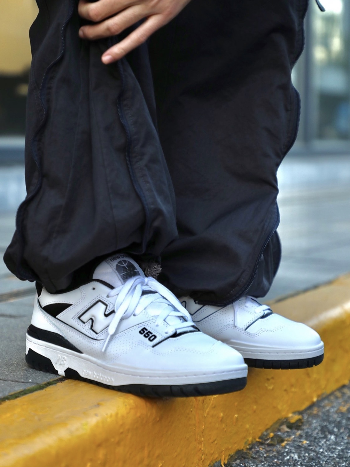 New Balance 550 White Grey - 2E Wide 착용 스타일 - 2