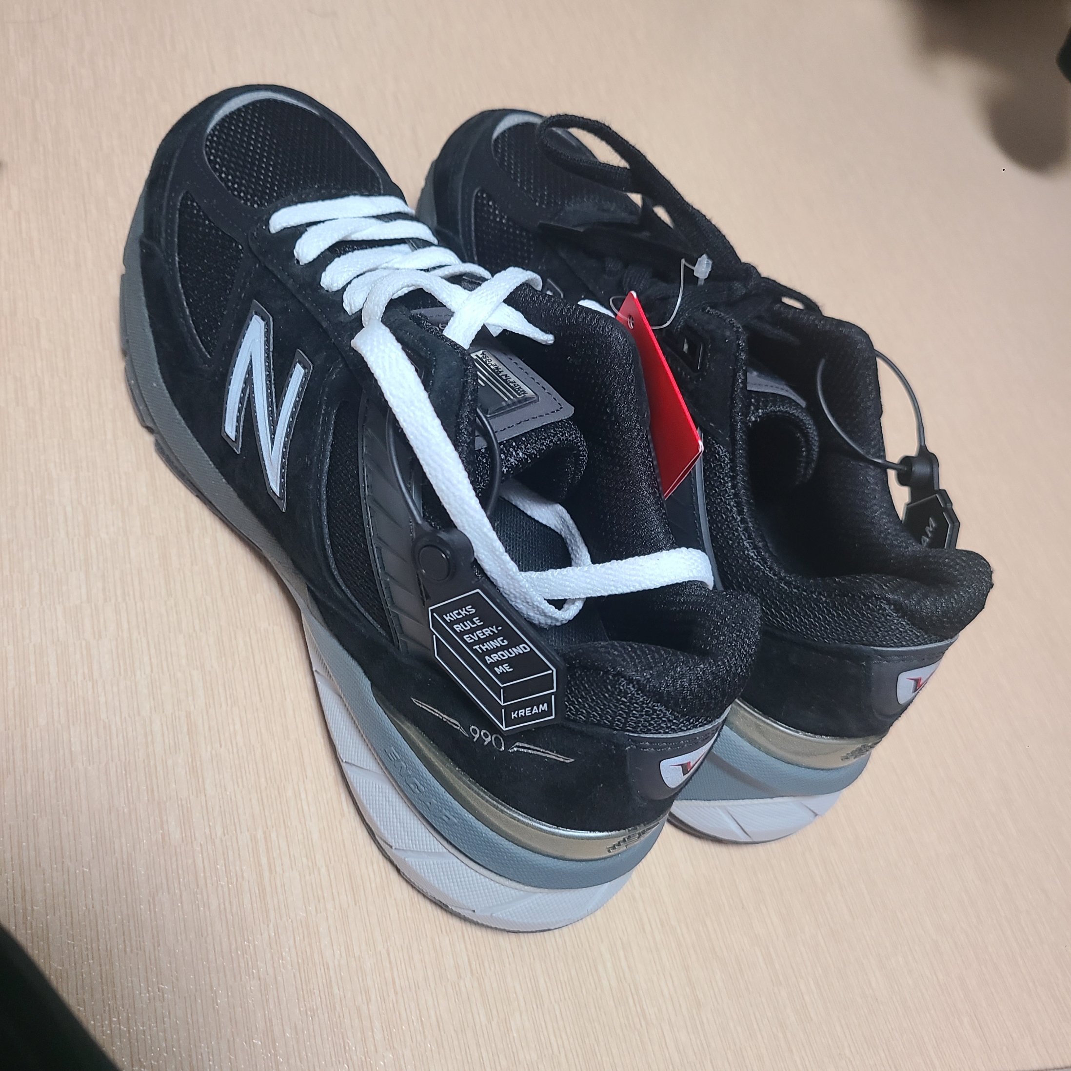 New Balance 990v5 Made in USA Black - D Standard 착용 스타일 - 1