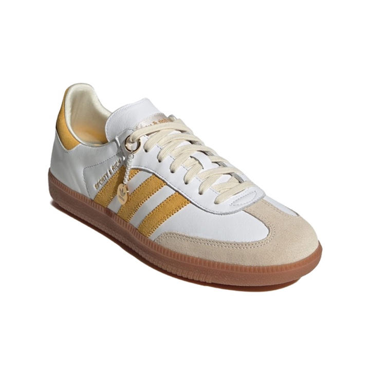 Adidas x Sporty & Rich Samba OG Cloud White Collegiate Burgundy, Adidas x Sporty & Rich Samba OG Cloud White Bold Gold 착용 스타일 - 5