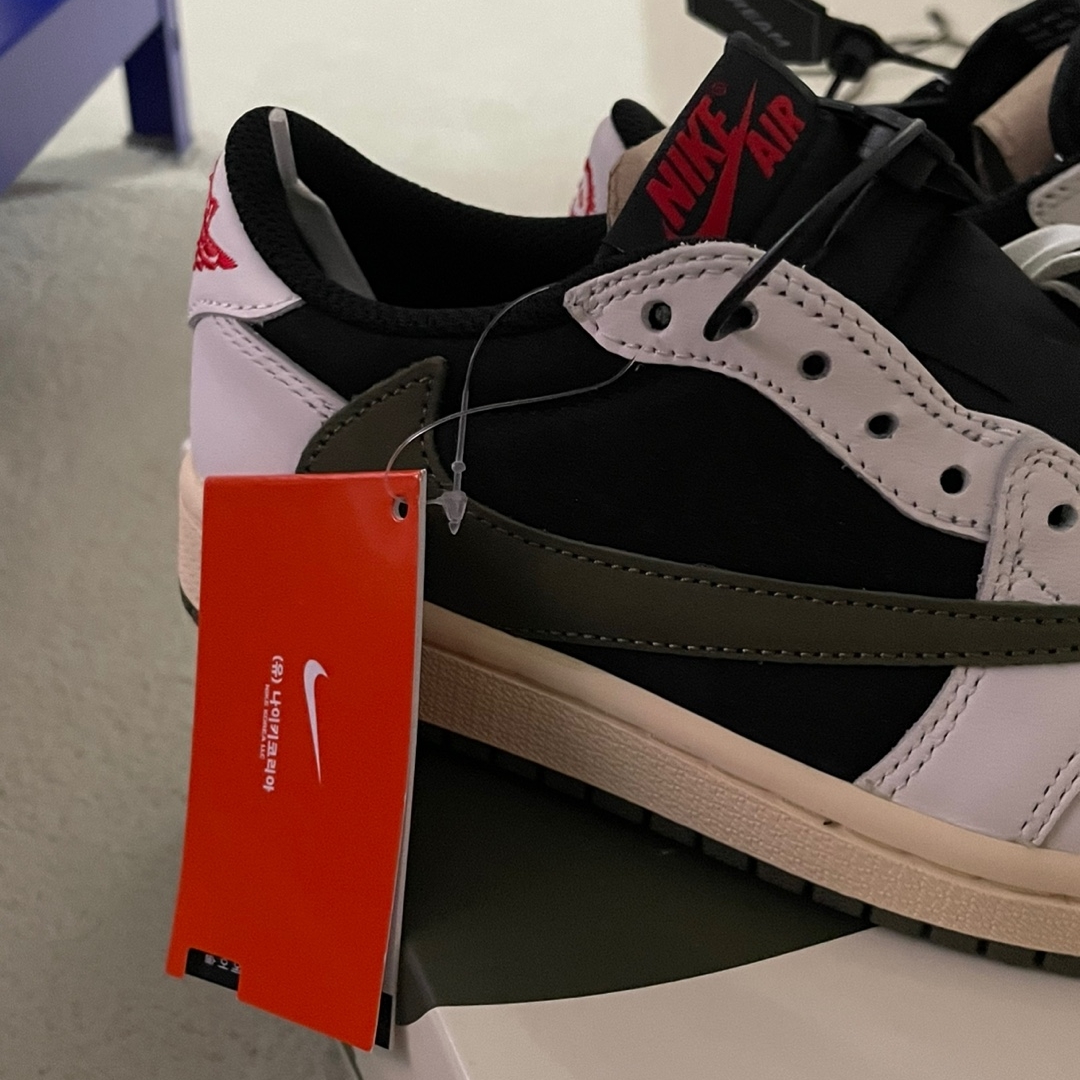 (W) Jordan 1 x Travis Scott Retro Low OG SP Medium Olive 착용 스타일 - 2