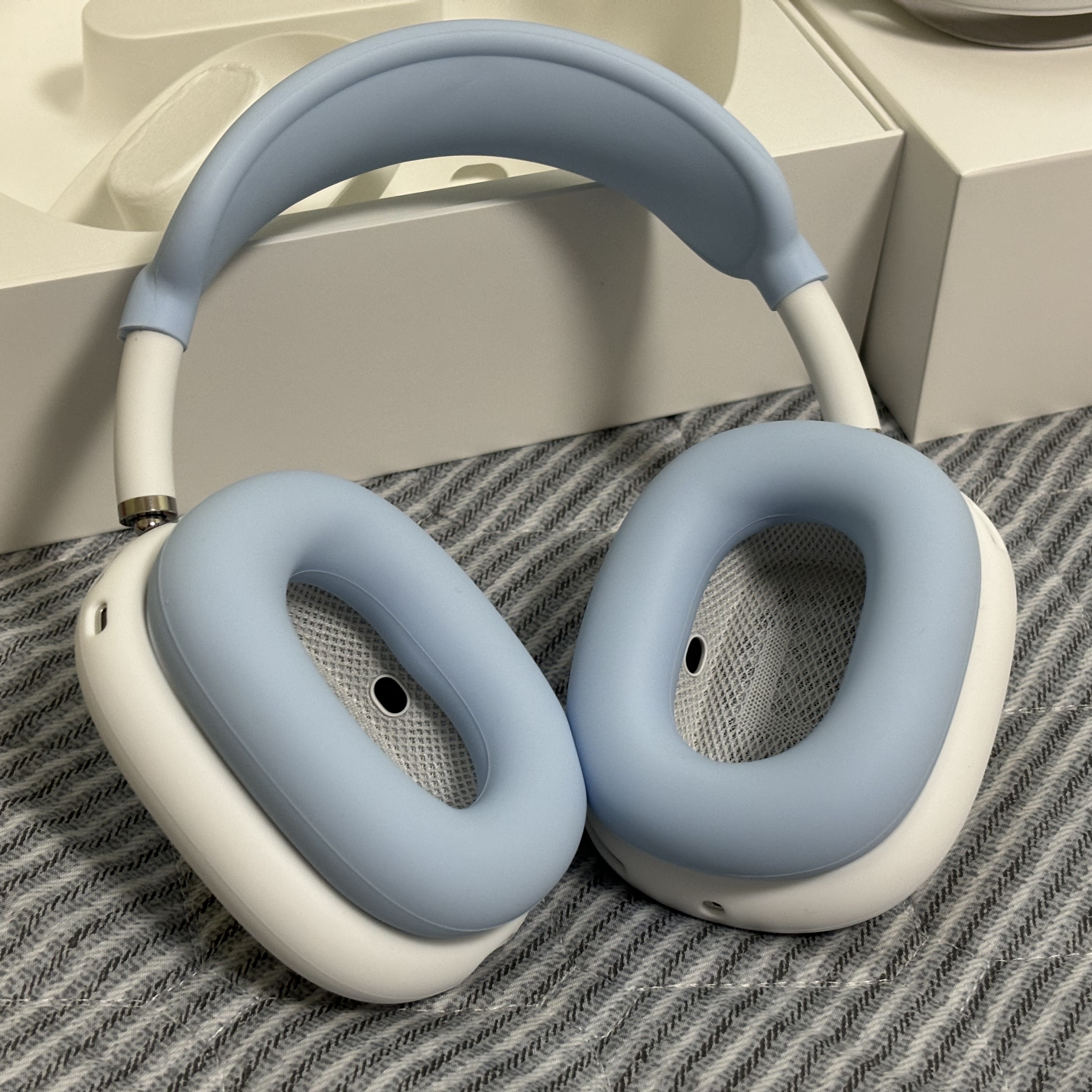 Apple AirPods Max Lightning Silver (Korean Ver.) 착용 스타일 - 2
