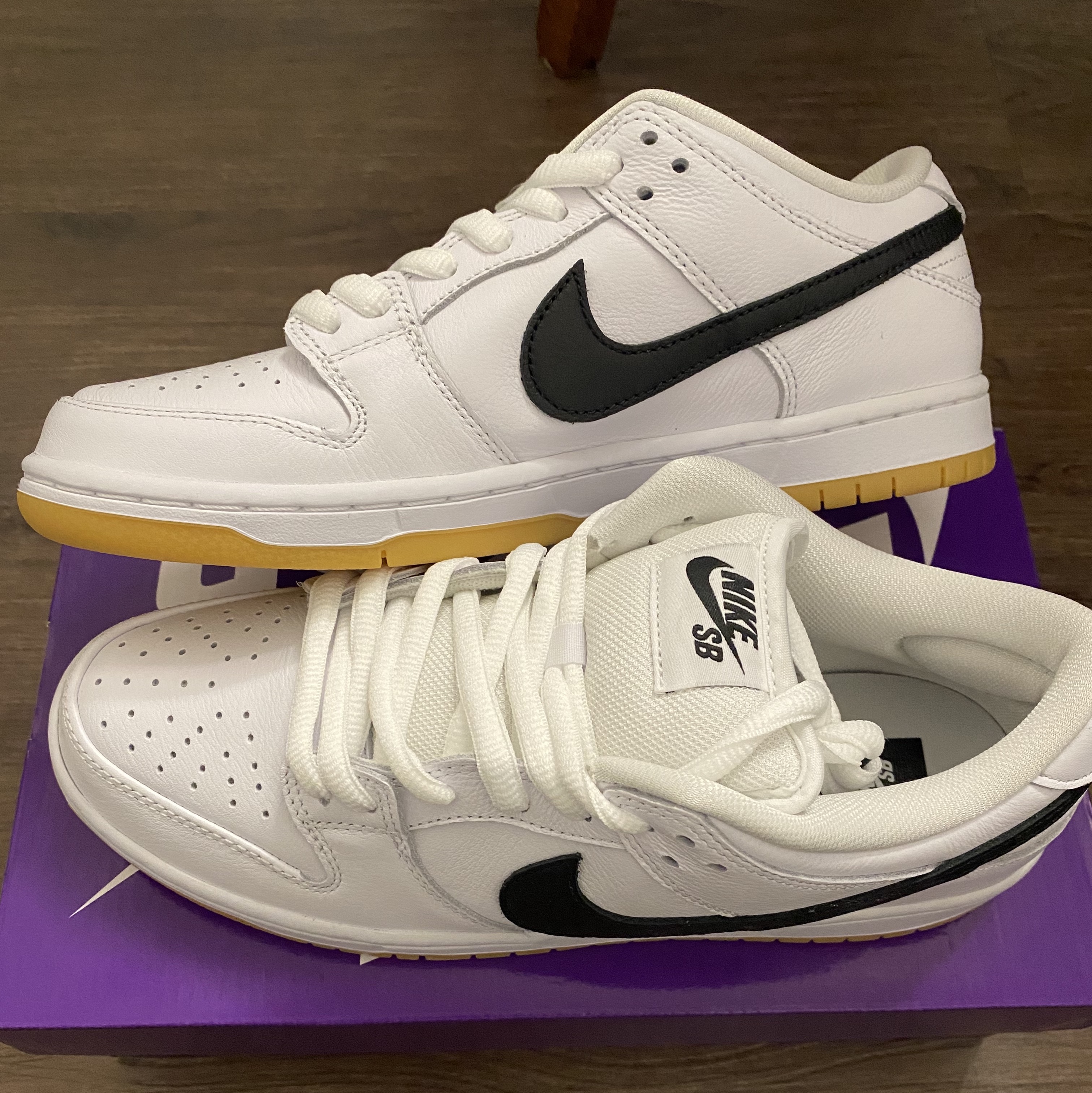 Nike SB Dunk Low Pro White and Gum Light Brown 착용 스타일