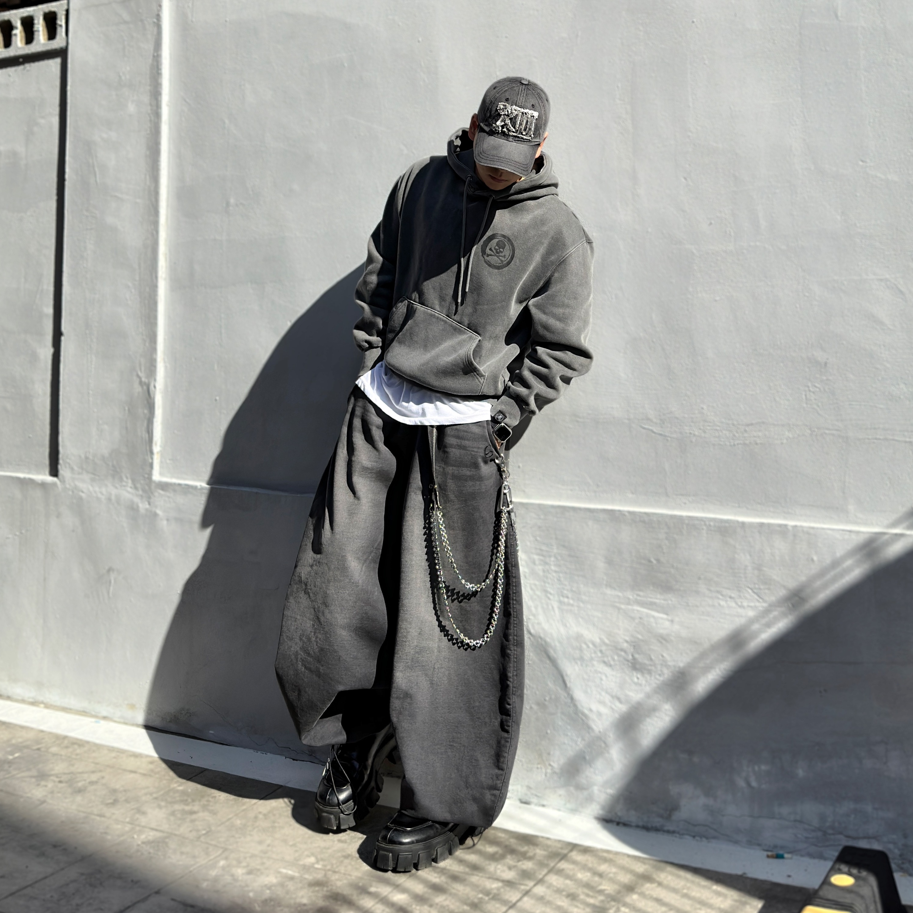 Test Artifact TASH Dubre 001 Steel, Prada Monolith Nuanced Brushed Leather Lace-Up Shoes Black Silver 착용 스타일 - 8