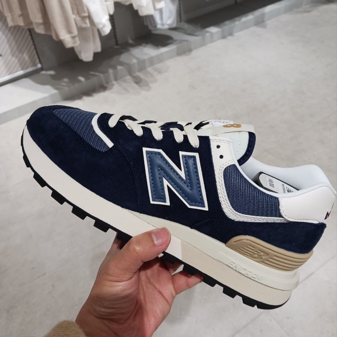 New Balance 327 Grey, Nike Dunk Low Retro Championship Goldenrod 착용 스타일 - 3