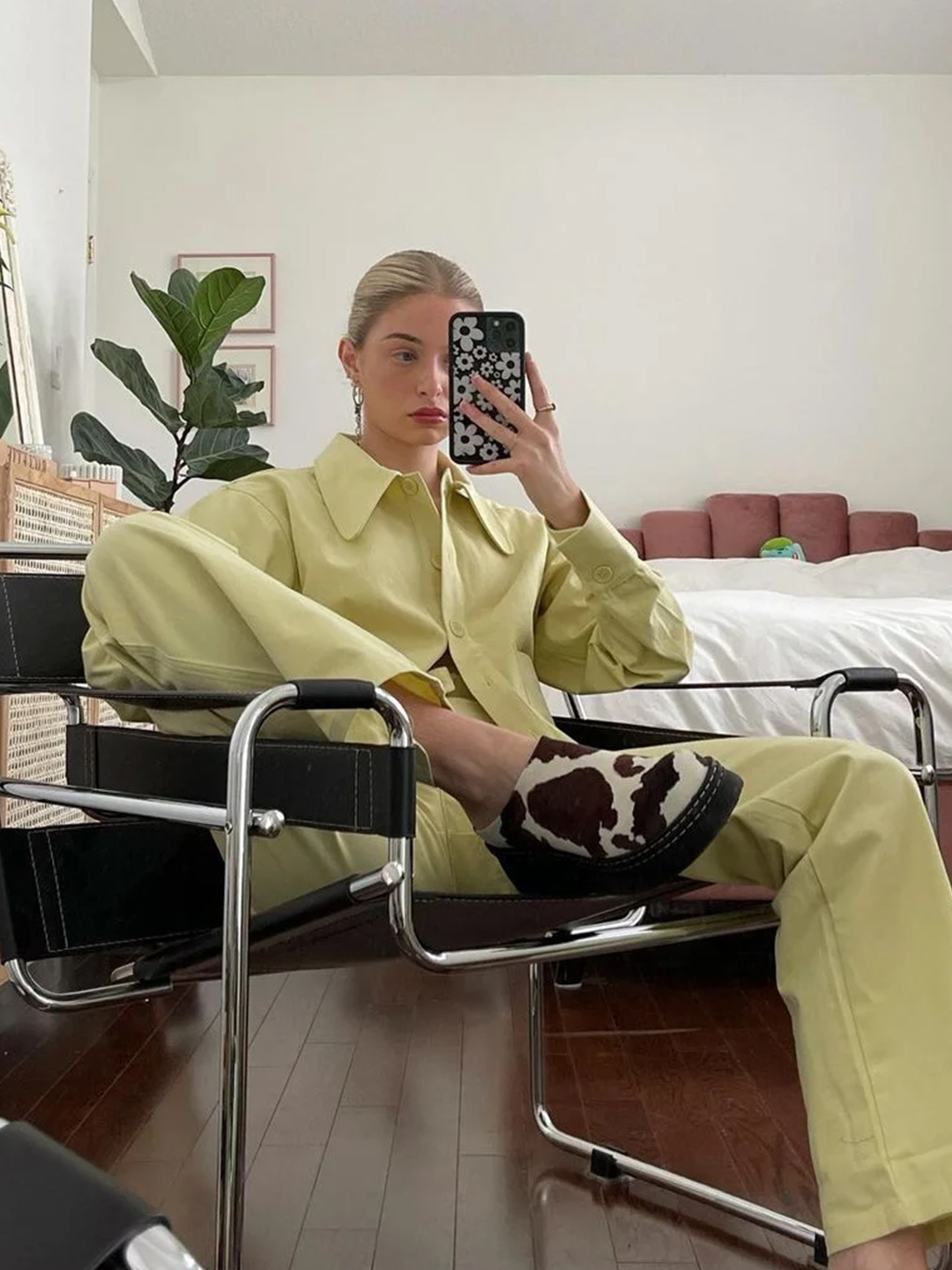 (W) Jacquemus La Veste D Homme Square Jacket Yellow, (W) Jacquemus La Veste Tibau Crossover Double Breasted Blazer Yellow 착용 스타일 - 4