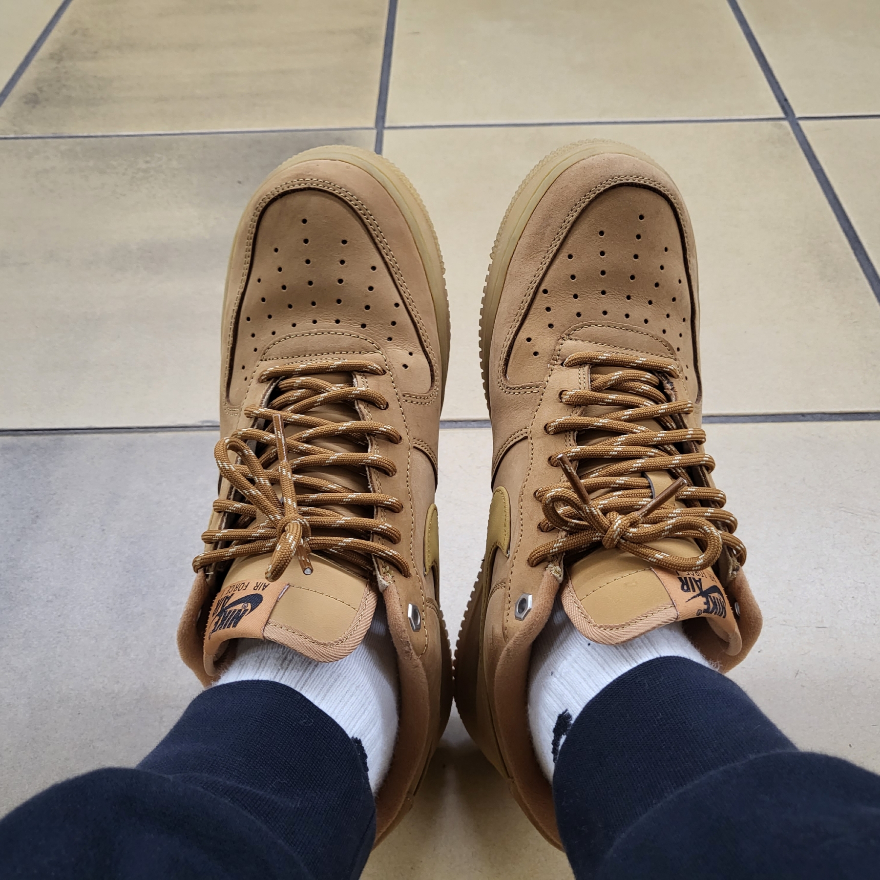 Nike Air Force 1 '07 WB Flax 착용 스타일