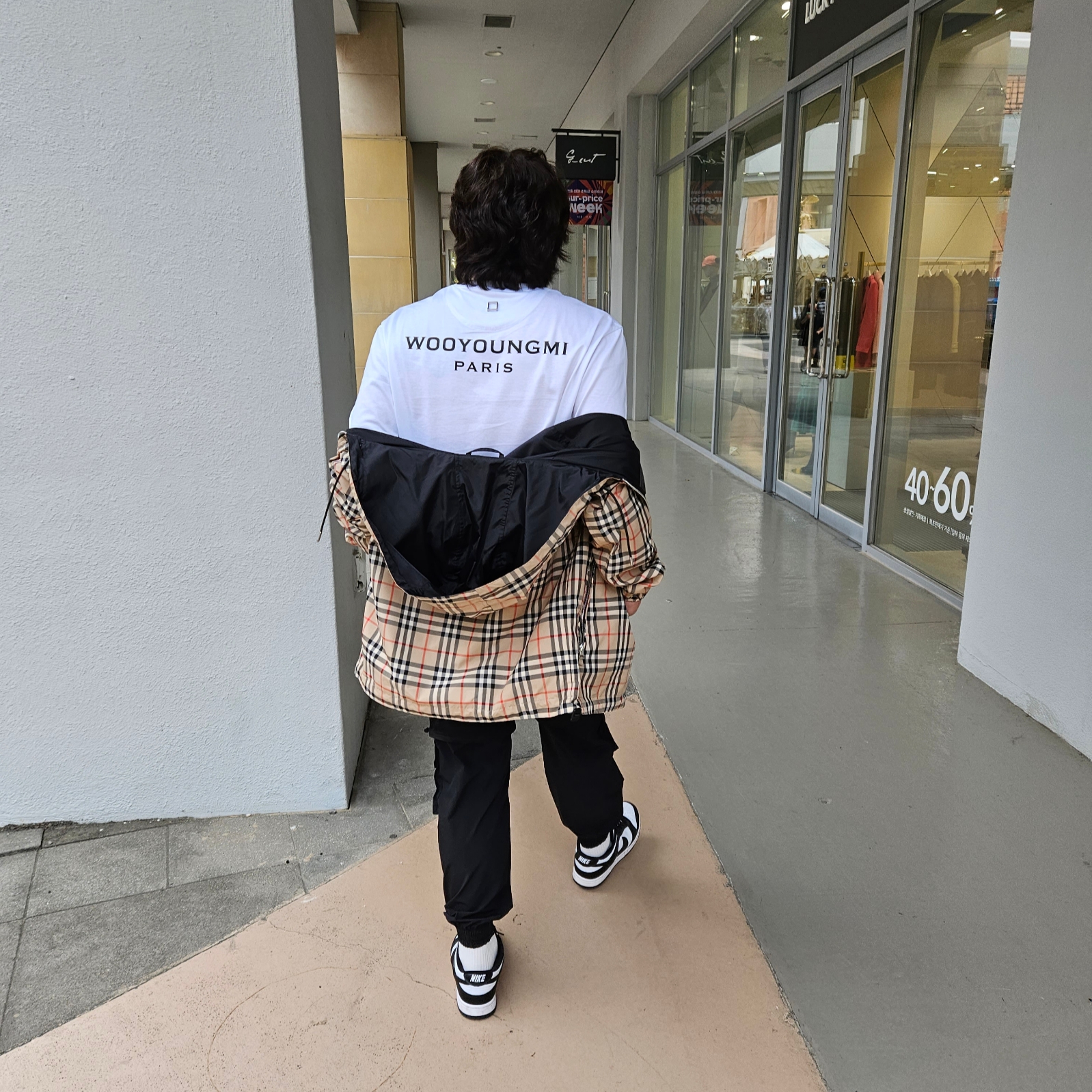 Burberry Reversible Vintage Check Hooded Jacket Archive Beige 착용 스타일