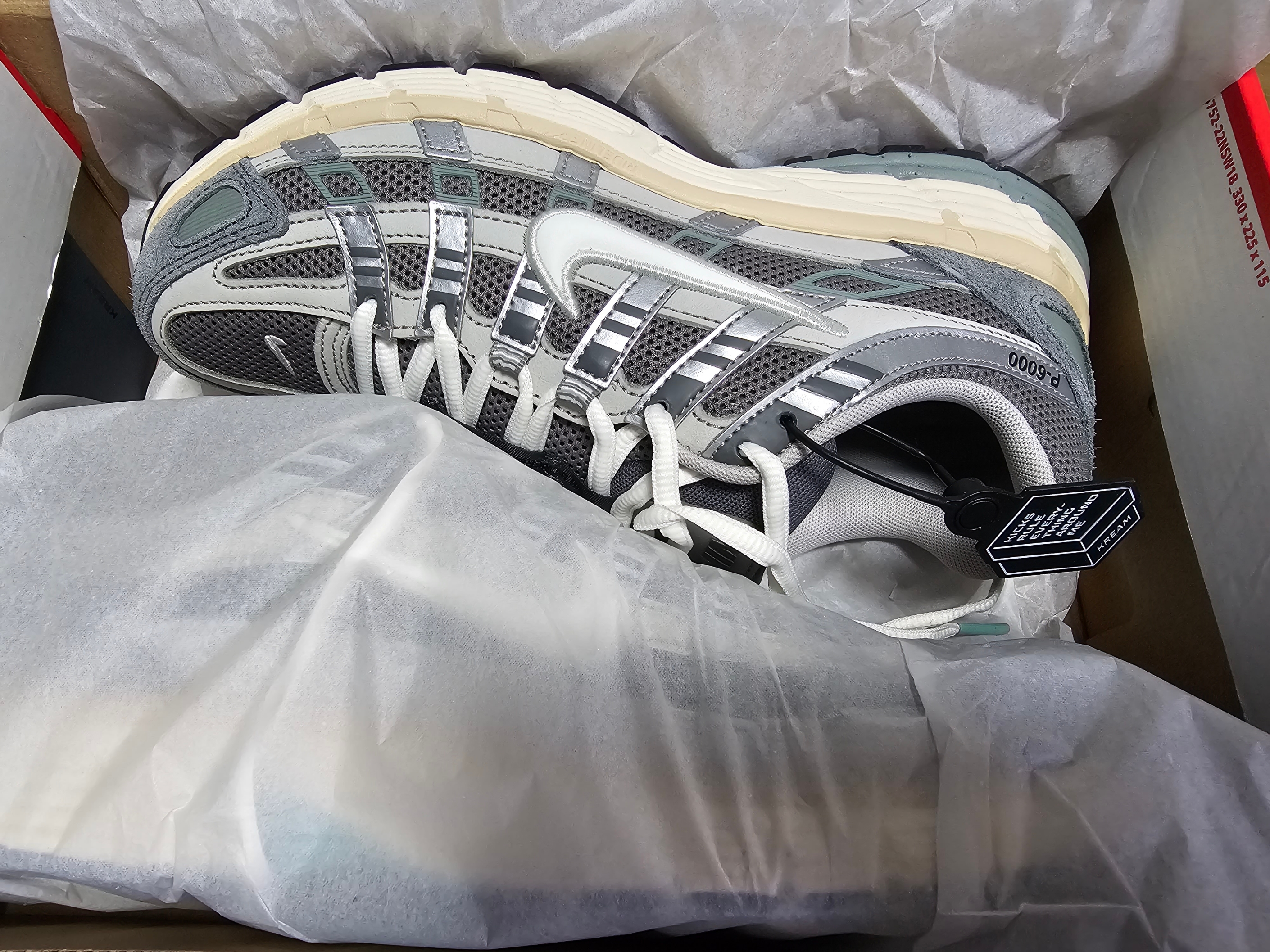 Nike P-6000 Flat Pewter Light Iron Ore 착용 스타일