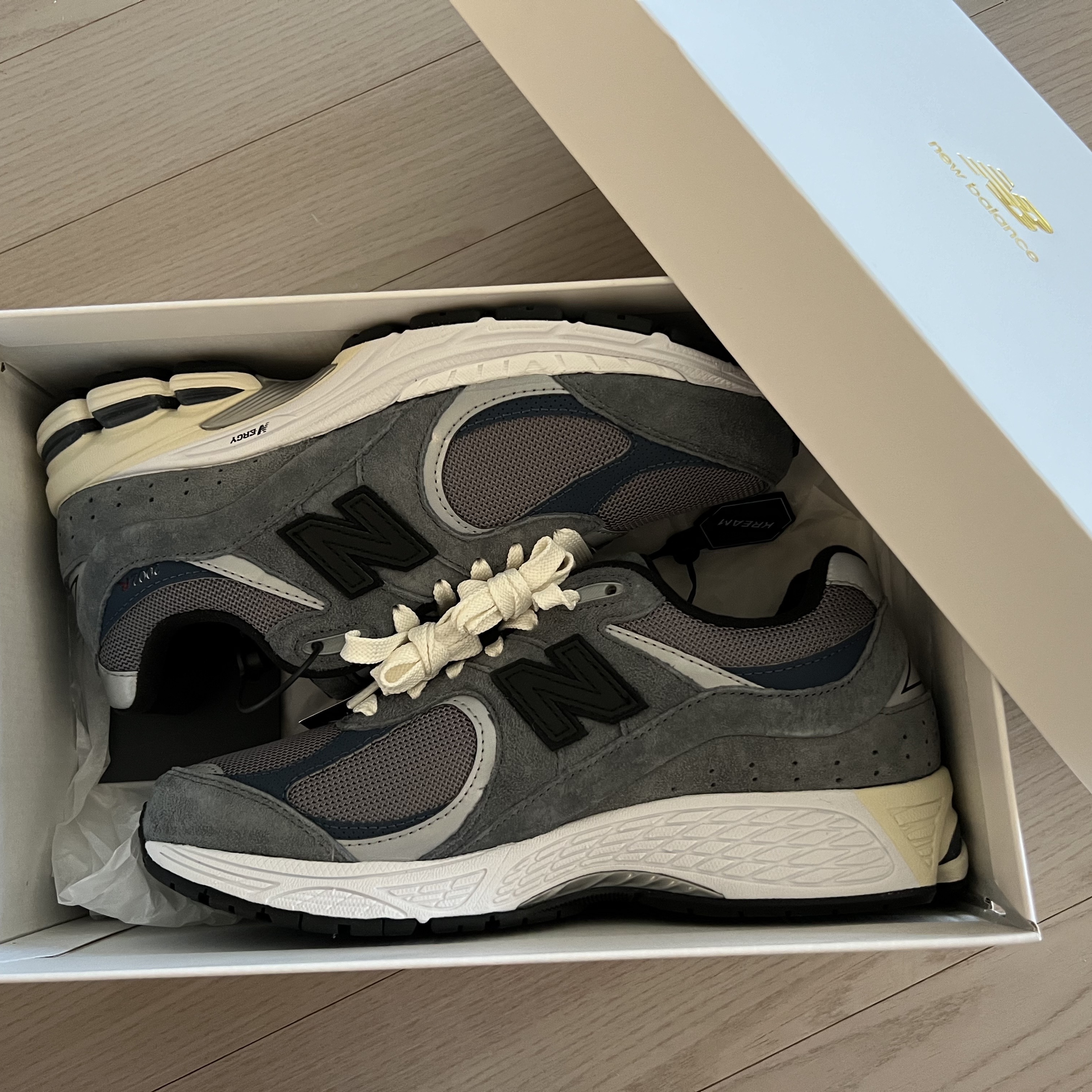 New Balance x JJJJound 2002R Storm Blue 착용 스타일