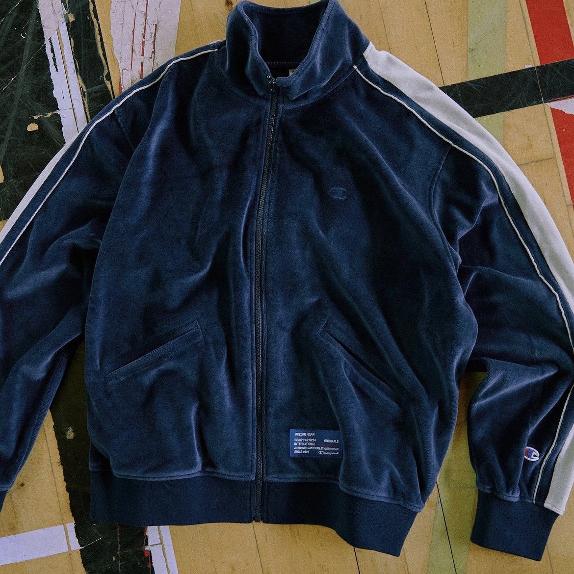 Champion x Thisisneverthat Velour Track Jacket Navy 착용 스타일
