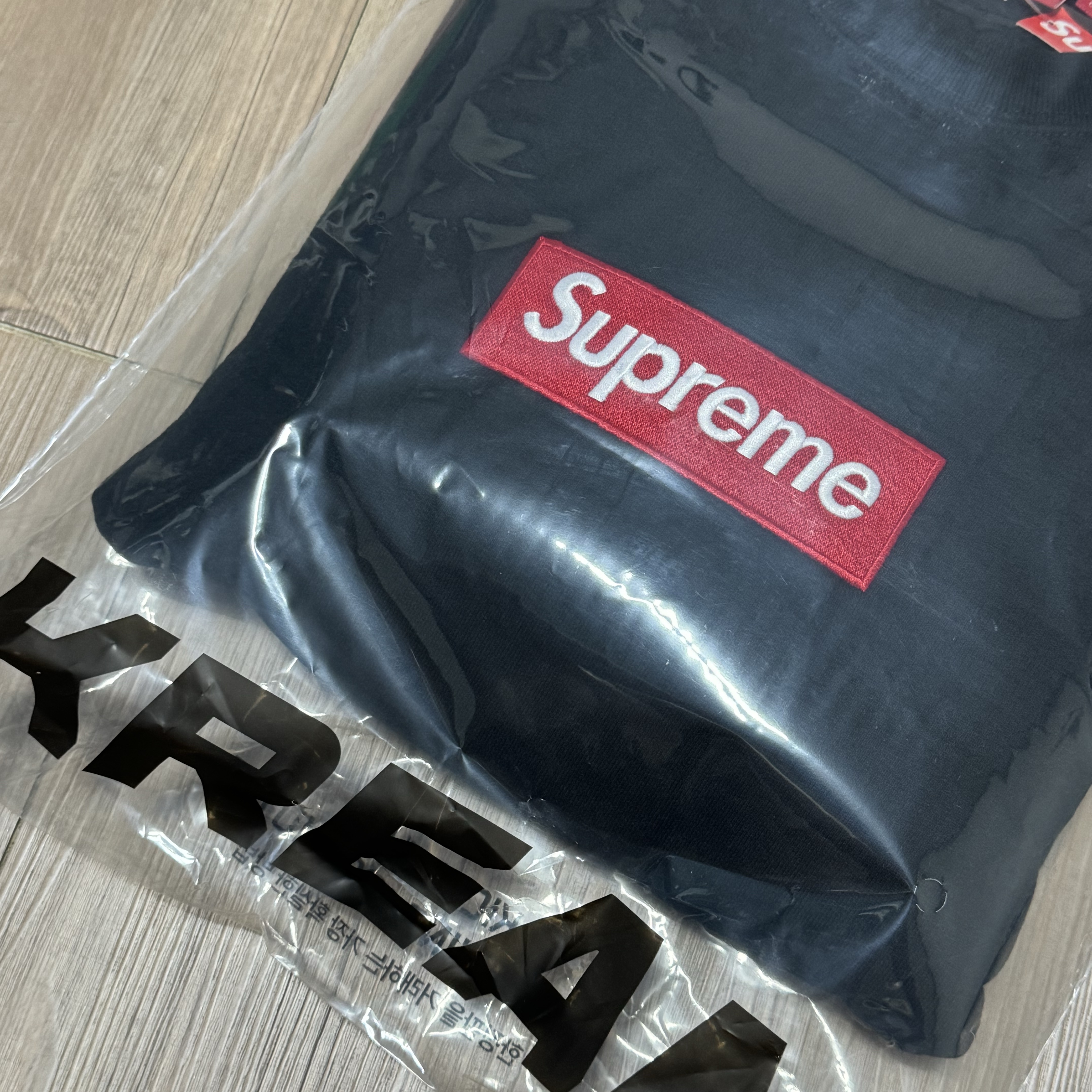 Supreme Box Logo Crewneck Black - 22FW 착용 스타일