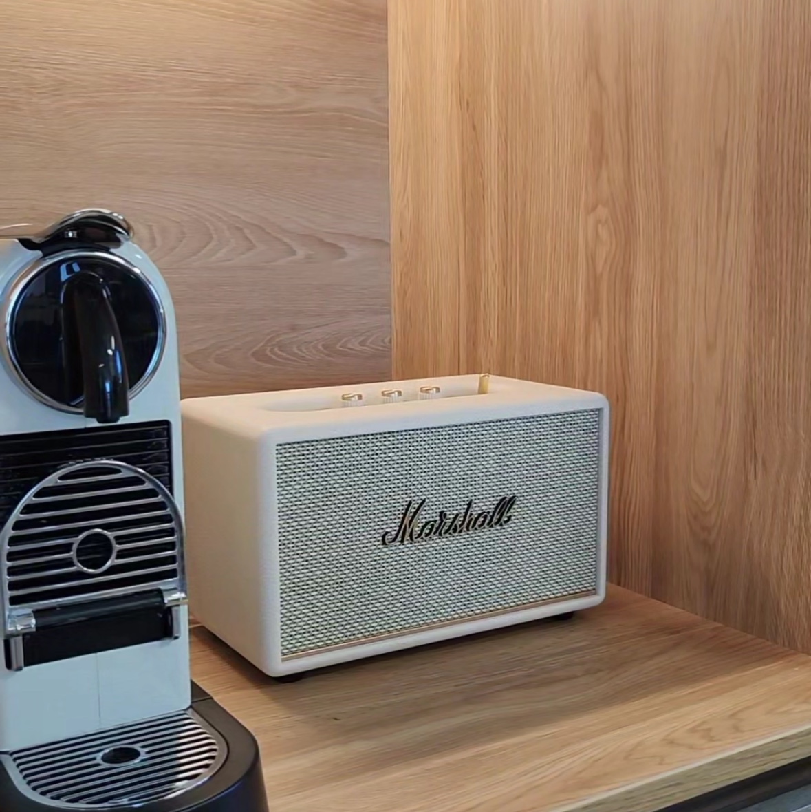 Marshall Acton III Bluetooth Cream (Korean Ver.) 착용 스타일