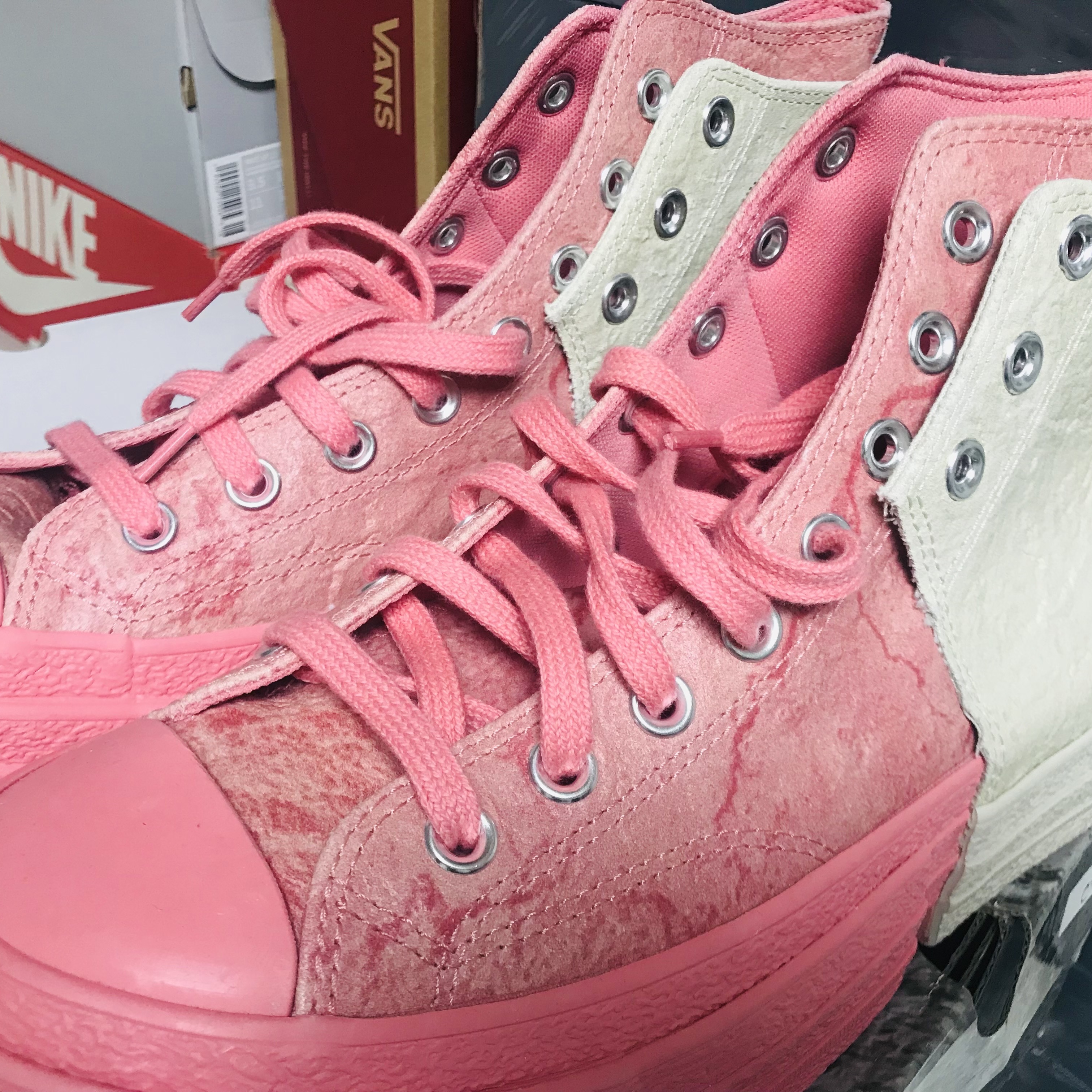 Converse x Feng Chen Wang Chuck 70 2-in-1 Quartz Pink 착용 스타일
