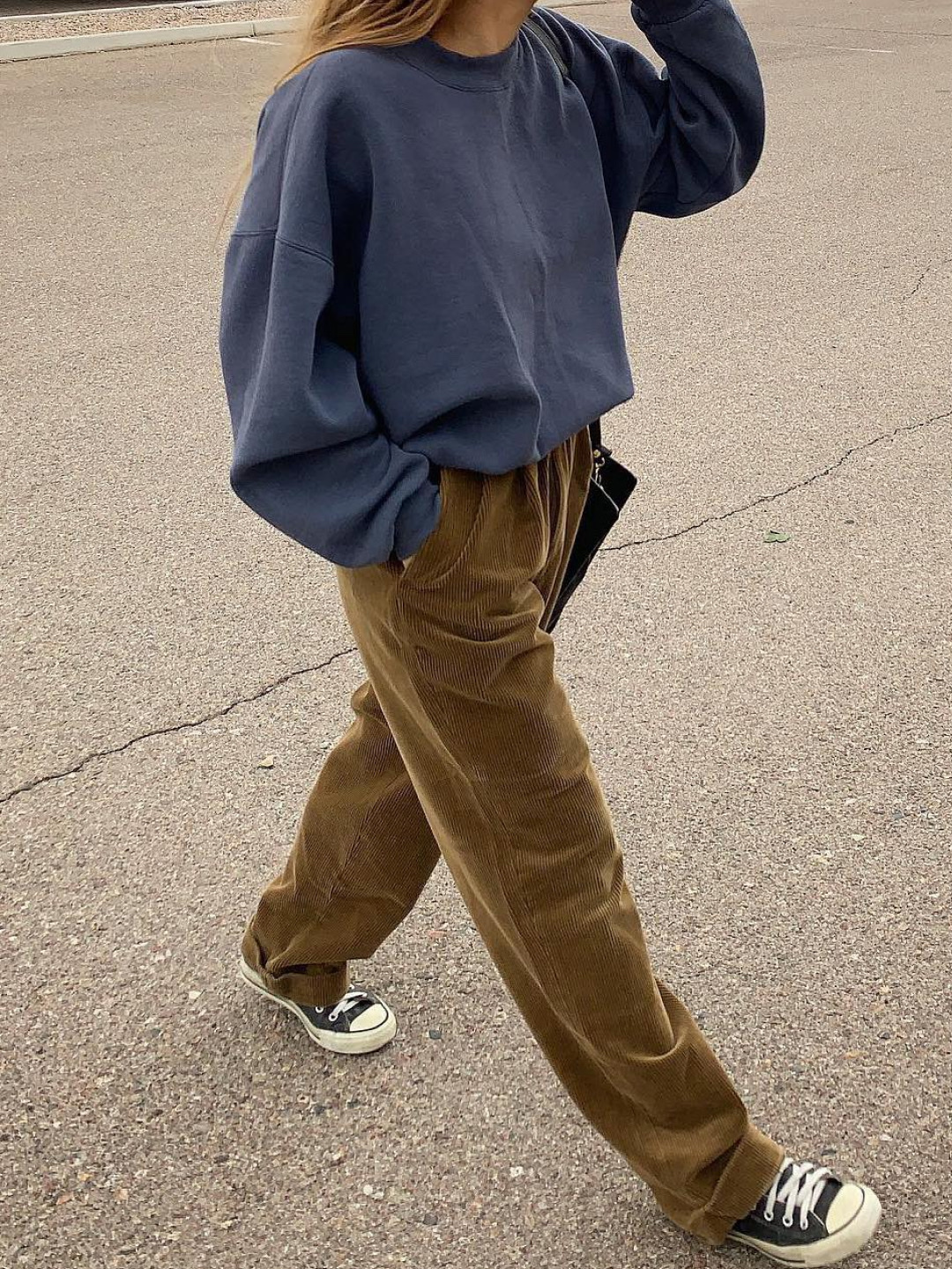 Thevinylhouse Corduroy Pants Khaki, The Museum Visitor Corduroy Suede Carpenter Pants Brown 착용 스타일 - 2
