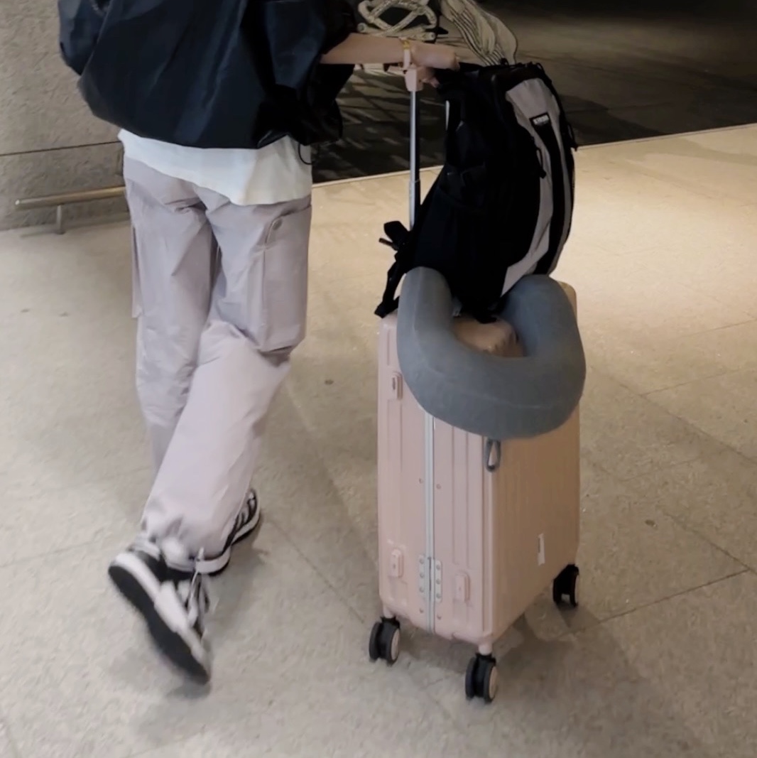 (W) Matin Kim Logo Coating Jumper Black, Marshall Major IV Black (Korean Ver.) 착용 스타일 - 3