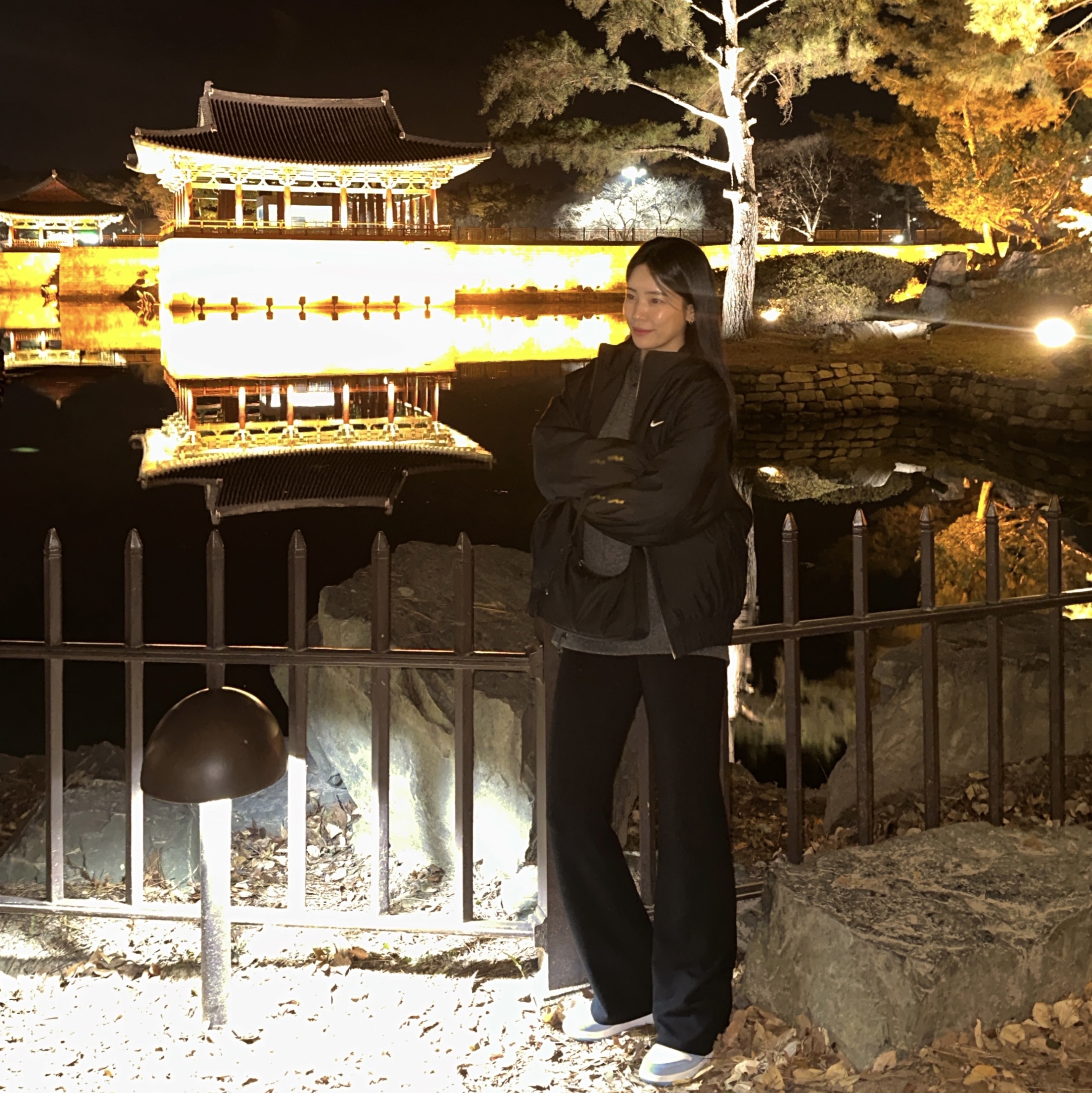 Nike NRG Solo Swoosh Satin Bomber Jacket Black - Asia, Prada Re-Edition 2000 Re-Nylon Mini Shoulder Bag Black 착용 스타일