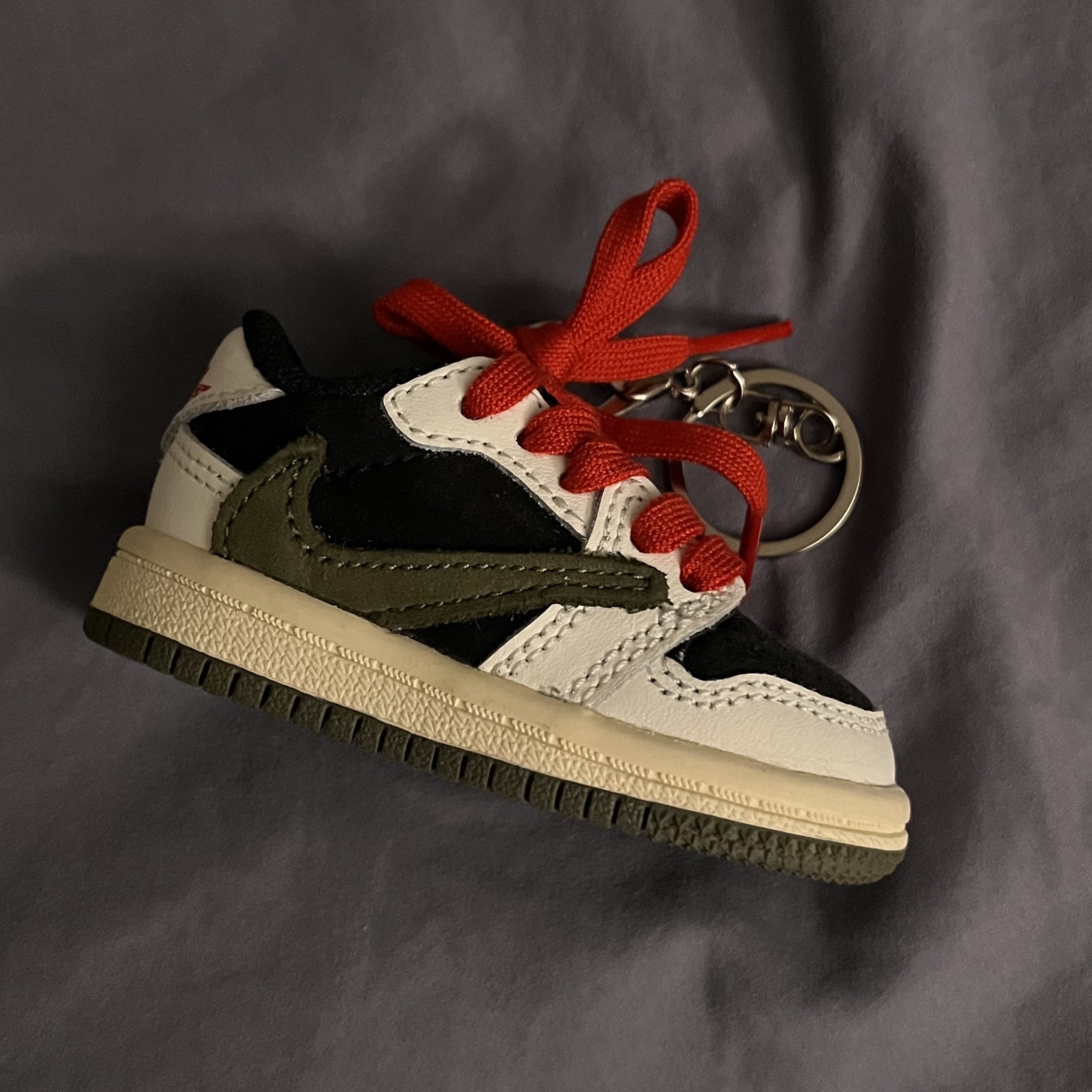 (TD) Jordan 1 x Travis Scott Retro Low OG SP Medium Olive 착용 스타일 - 1